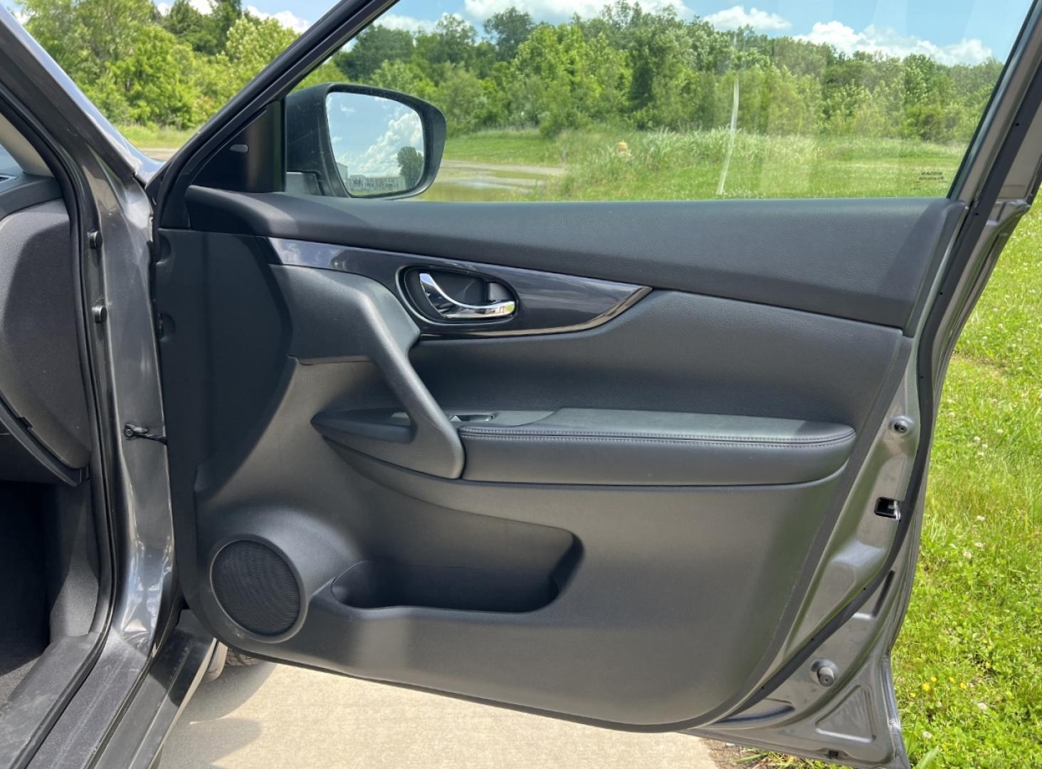 2017 GRAY /Black Cloth Nissan Rogue SV 2WD (5N1AT2MTXHC) with an 2.5L 4 Cyl. engine, CVT transmission, located at 506 S. Kingshighway, Cape Girardeau, MO, 63703, (573) 235-5000, 37.294994, -89.556206 - 2017 Nissan Rogue SV Only 72xxx miles Front Wheel Drive 2.5L 4 Cyl. Automatic Backup Camera Power Driver Seat Heated Seats Sunroof Remote Start Cruise Power Windows/Locks/Mirrors We have financing available and we accept trades! Fill out a credit application on our website or come by tod - Photo#16