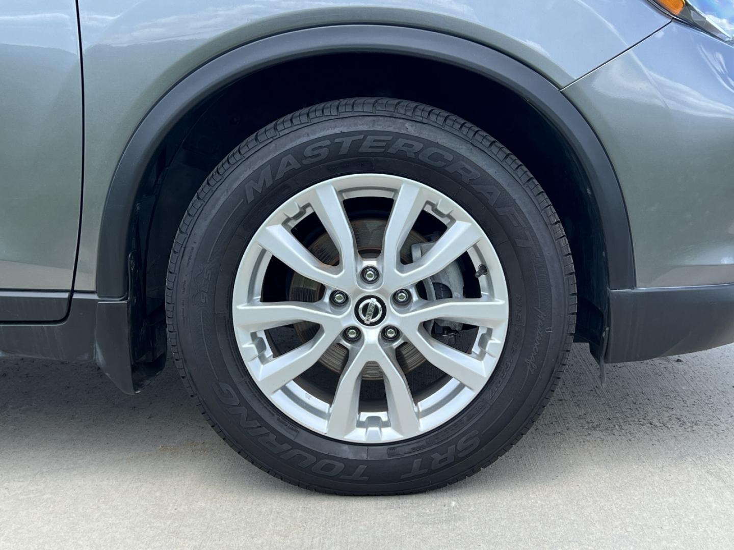2017 GRAY /Black Cloth Nissan Rogue SV 2WD (5N1AT2MTXHC) with an 2.5L 4 Cyl. engine, CVT transmission, located at 506 S. Kingshighway, Cape Girardeau, MO, 63703, (573) 235-5000, 37.294994, -89.556206 - 2017 Nissan Rogue SV Only 72xxx miles Front Wheel Drive 2.5L 4 Cyl. Automatic Backup Camera Power Driver Seat Heated Seats Sunroof Remote Start Cruise Power Windows/Locks/Mirrors We have financing available and we accept trades! Fill out a credit application on our website or come by tod - Photo#40