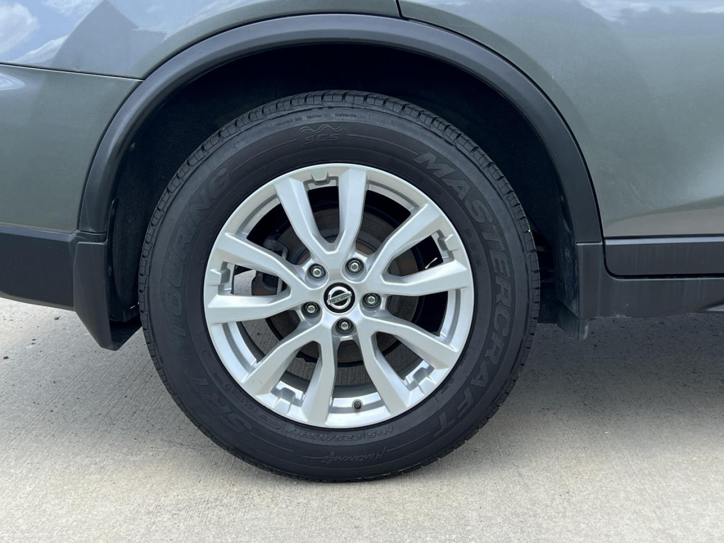 2017 GRAY /Black Cloth Nissan Rogue SV 2WD (5N1AT2MTXHC) with an 2.5L 4 Cyl. engine, CVT transmission, located at 506 S. Kingshighway, Cape Girardeau, MO, 63703, (573) 235-5000, 37.294994, -89.556206 - 2017 Nissan Rogue SV Only 72xxx miles Front Wheel Drive 2.5L 4 Cyl. Automatic Backup Camera Power Driver Seat Heated Seats Sunroof Remote Start Cruise Power Windows/Locks/Mirrors We have financing available and we accept trades! Fill out a credit application on our website or come by tod - Photo#41