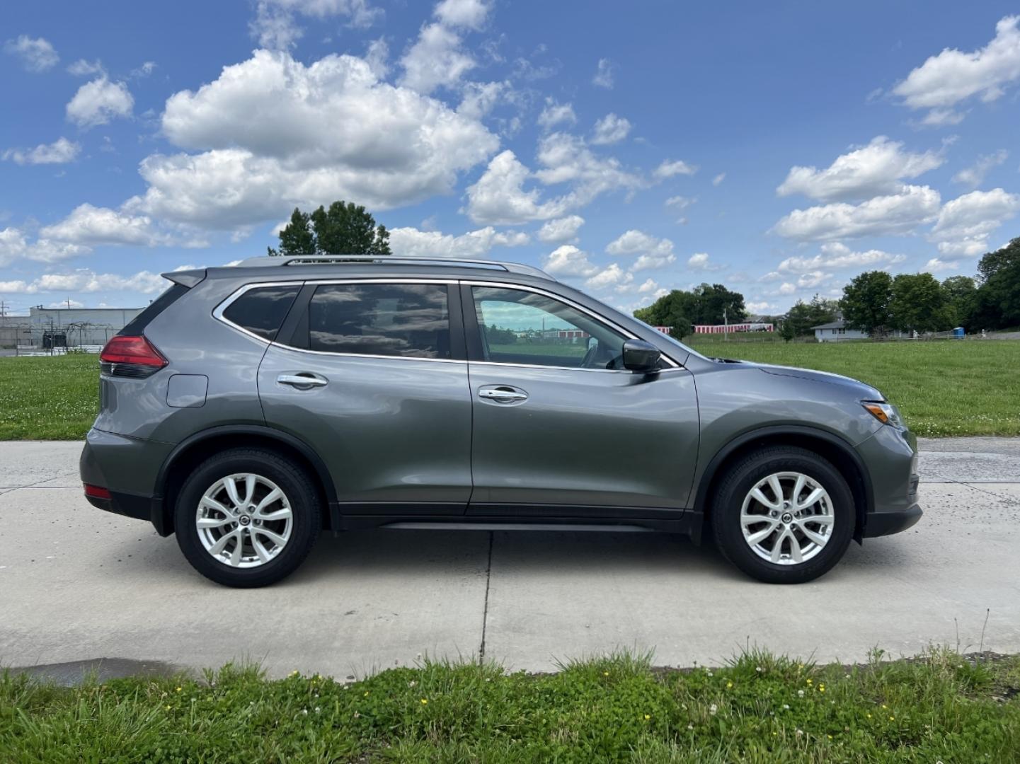 2017 GRAY /Black Cloth Nissan Rogue SV 2WD (5N1AT2MTXHC) with an 2.5L 4 Cyl. engine, CVT transmission, located at 506 S. Kingshighway, Cape Girardeau, MO, 63703, (573) 235-5000, 37.294994, -89.556206 - 2017 Nissan Rogue SV Only 72xxx miles Front Wheel Drive 2.5L 4 Cyl. Automatic Backup Camera Power Driver Seat Heated Seats Sunroof Remote Start Cruise Power Windows/Locks/Mirrors We have financing available and we accept trades! Fill out a credit application on our website or come by tod - Photo#9