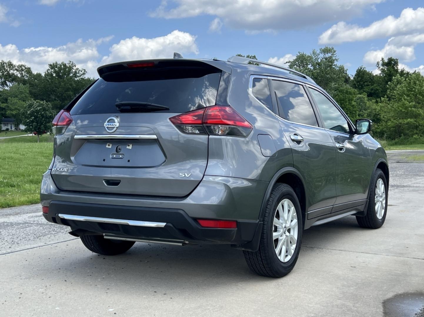 2017 GRAY /Black Cloth Nissan Rogue SV 2WD (5N1AT2MTXHC) with an 2.5L 4 Cyl. engine, CVT transmission, located at 506 S. Kingshighway, Cape Girardeau, MO, 63703, (573) 235-5000, 37.294994, -89.556206 - 2017 Nissan Rogue SV Only 72xxx miles Front Wheel Drive 2.5L 4 Cyl. Automatic Backup Camera Power Driver Seat Heated Seats Sunroof Remote Start Cruise Power Windows/Locks/Mirrors We have financing available and we accept trades! Fill out a credit application on our website or come by tod - Photo#10