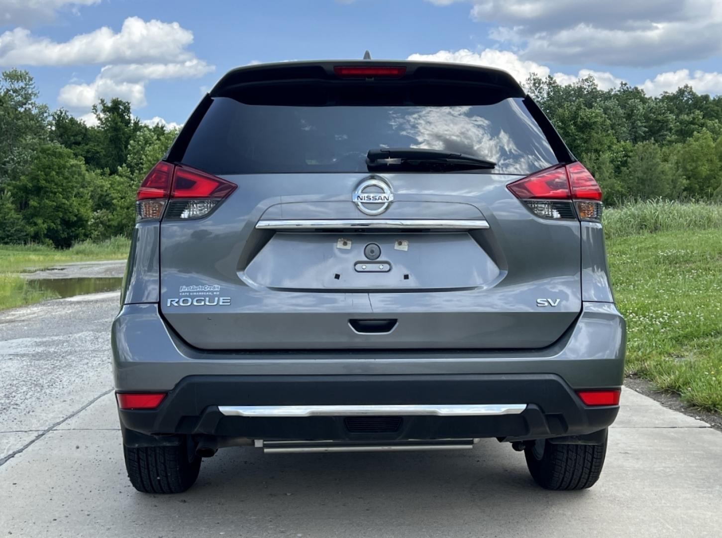 2017 GRAY /Black Cloth Nissan Rogue SV 2WD (5N1AT2MTXHC) with an 2.5L 4 Cyl. engine, CVT transmission, located at 506 S. Kingshighway, Cape Girardeau, MO, 63703, (573) 235-5000, 37.294994, -89.556206 - 2017 Nissan Rogue SV Only 72xxx miles Front Wheel Drive 2.5L 4 Cyl. Automatic Backup Camera Power Driver Seat Heated Seats Sunroof Remote Start Cruise Power Windows/Locks/Mirrors We have financing available and we accept trades! Fill out a credit application on our website or come by tod - Photo#12