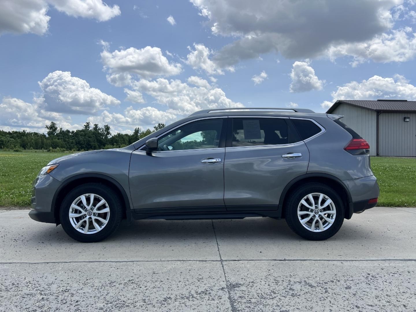 2017 GRAY /Black Cloth Nissan Rogue SV 2WD (5N1AT2MTXHC) with an 2.5L 4 Cyl. engine, CVT transmission, located at 506 S. Kingshighway, Cape Girardeau, MO, 63703, (573) 235-5000, 37.294994, -89.556206 - 2017 Nissan Rogue SV Only 72xxx miles Front Wheel Drive 2.5L 4 Cyl. Automatic Backup Camera Power Driver Seat Heated Seats Sunroof Remote Start Cruise Power Windows/Locks/Mirrors We have financing available and we accept trades! Fill out a credit application on our website or come by tod - Photo#8