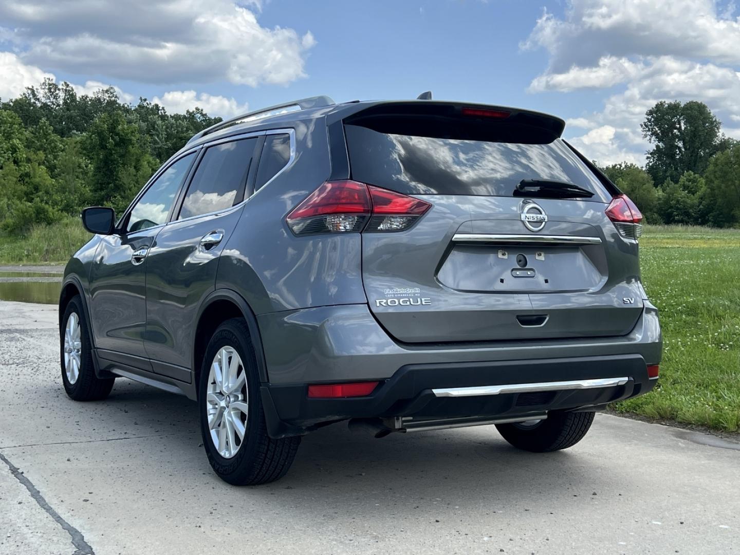 2017 GRAY /Black Cloth Nissan Rogue SV 2WD (5N1AT2MTXHC) with an 2.5L 4 Cyl. engine, CVT transmission, located at 506 S. Kingshighway, Cape Girardeau, MO, 63703, (573) 235-5000, 37.294994, -89.556206 - 2017 Nissan Rogue SV Only 72xxx miles Front Wheel Drive 2.5L 4 Cyl. Automatic Backup Camera Power Driver Seat Heated Seats Sunroof Remote Start Cruise Power Windows/Locks/Mirrors We have financing available and we accept trades! Fill out a credit application on our website or come by tod - Photo#11