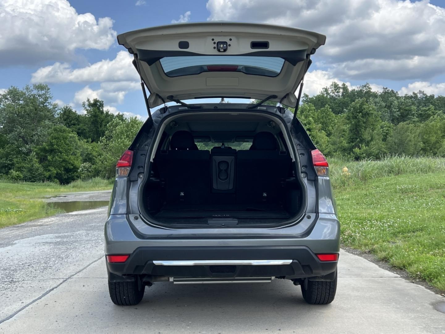 2017 GRAY /Black Cloth Nissan Rogue SV 2WD (5N1AT2MTXHC) with an 2.5L 4 Cyl. engine, CVT transmission, located at 506 S. Kingshighway, Cape Girardeau, MO, 63703, (573) 235-5000, 37.294994, -89.556206 - 2017 Nissan Rogue SV Only 72xxx miles Front Wheel Drive 2.5L 4 Cyl. Automatic Backup Camera Power Driver Seat Heated Seats Sunroof Remote Start Cruise Power Windows/Locks/Mirrors We have financing available and we accept trades! Fill out a credit application on our website or come by tod - Photo#20