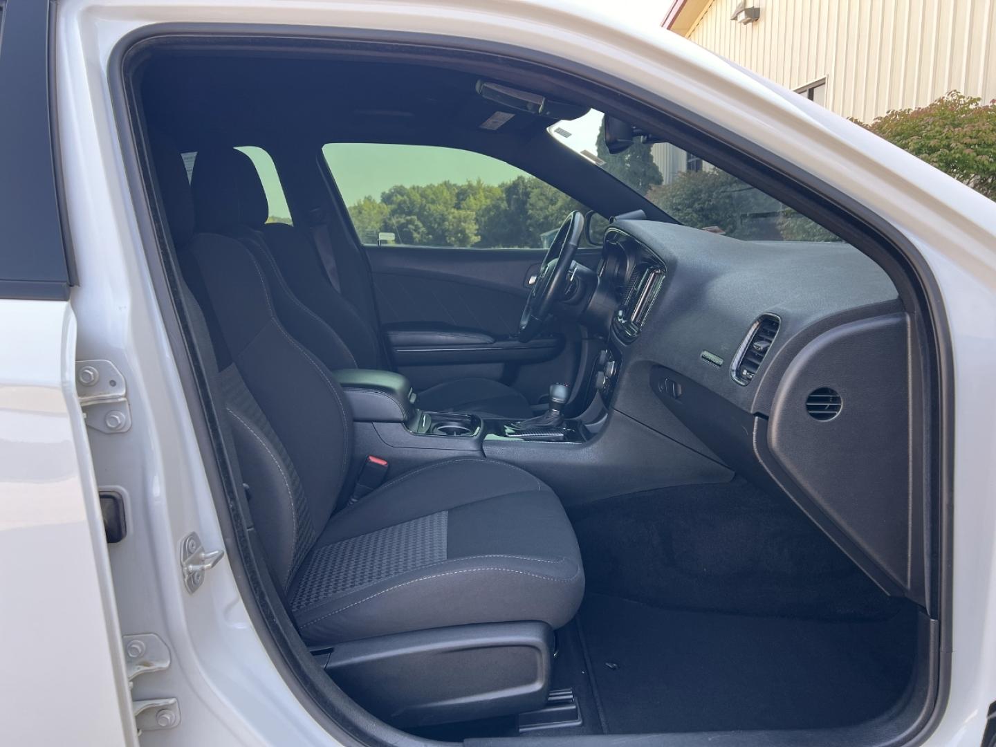 2019 WHITE /Black Cloth Dodge Charger R/T (2C3CDXCT6KH) with an 5.7L V8 engine, Automatic transmission, located at 2990 Old Orchard Rd., Jackson, MO, 63755, 37.354214, -89.612106 - 2019 Dodge Charger R/T 87xxx miles Rear Wheel Drive 5.7L V8 Automatic Navigation Backup Camera Power Driver Seat Heated Seats Heated Steering Wheel Bluetooth Remote Start Cruise Power Windows/Locks/Mirrors We have financing available and we accept trades! Fill out a credit application - Photo#17
