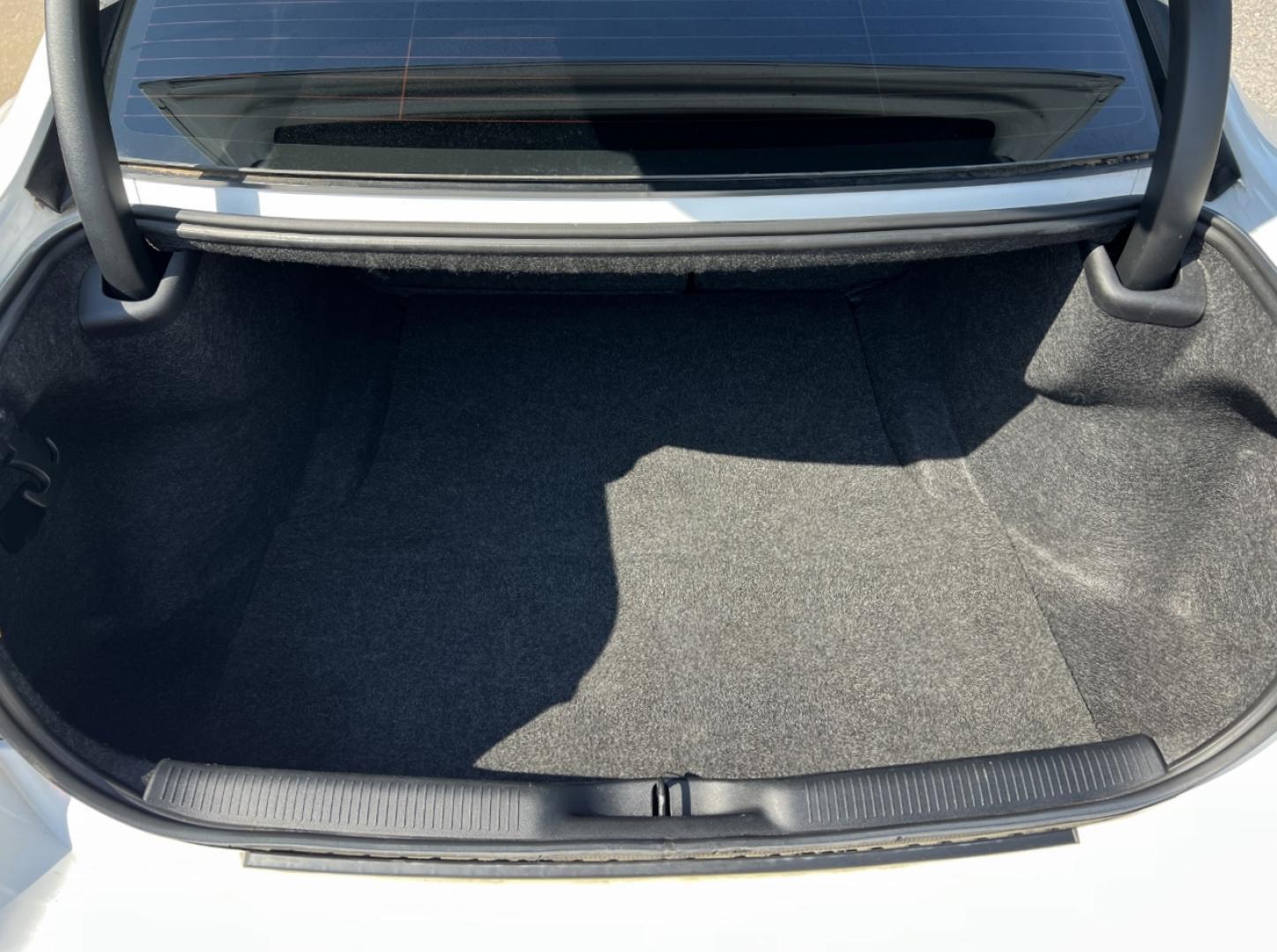 2019 WHITE /Black Cloth Dodge Charger R/T (2C3CDXCT6KH) with an 5.7L V8 engine, Automatic transmission, located at 2990 Old Orchard Rd., Jackson, MO, 63755, 37.354214, -89.612106 - 2019 Dodge Charger R/T 87xxx miles Rear Wheel Drive 5.7L V8 Automatic Navigation Backup Camera Power Driver Seat Heated Seats Heated Steering Wheel Bluetooth Remote Start Cruise Power Windows/Locks/Mirrors We have financing available and we accept trades! Fill out a credit application - Photo#21