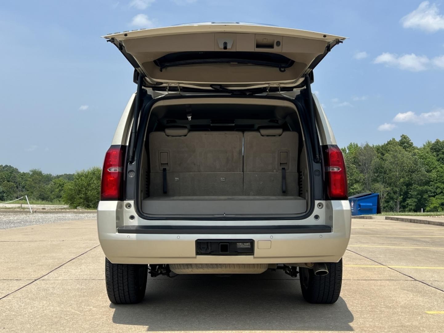 2017 GOLD /Tan Leather Chevrolet Tahoe LT 4WD (1GNSKBKC3HR) with an 5.3L V8 engine, Automatic transmission, located at 2990 Old Orchard Rd., Jackson, MO, 63755, 37.354214, -89.612106 - 2017 Chevrolet Tahoe 1500 LT 158xxx miles 4 Wheel Drive 5.3L V8 Automatic Leather 3rd Row Navigation Power/Heated Seats Rear Entertainment Backup Camera Sunroof Bluetooth Remote Start Cruise Power Windows/Locks/Mirrors We have financing available and we accept trades! Fill out a cred - Photo#24