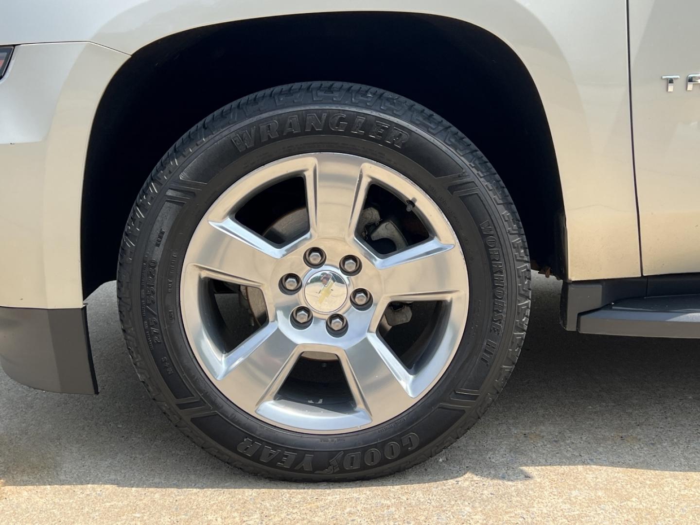 2017 GOLD /Tan Leather Chevrolet Tahoe LT 4WD (1GNSKBKC3HR) with an 5.3L V8 engine, Automatic transmission, located at 2990 Old Orchard Rd., Jackson, MO, 63755, 37.354214, -89.612106 - 2017 Chevrolet Tahoe 1500 LT 158xxx miles 4 Wheel Drive 5.3L V8 Automatic Leather 3rd Row Navigation Power/Heated Seats Rear Entertainment Backup Camera Sunroof Bluetooth Remote Start Cruise Power Windows/Locks/Mirrors We have financing available and we accept trades! Fill out a cred - Photo#40