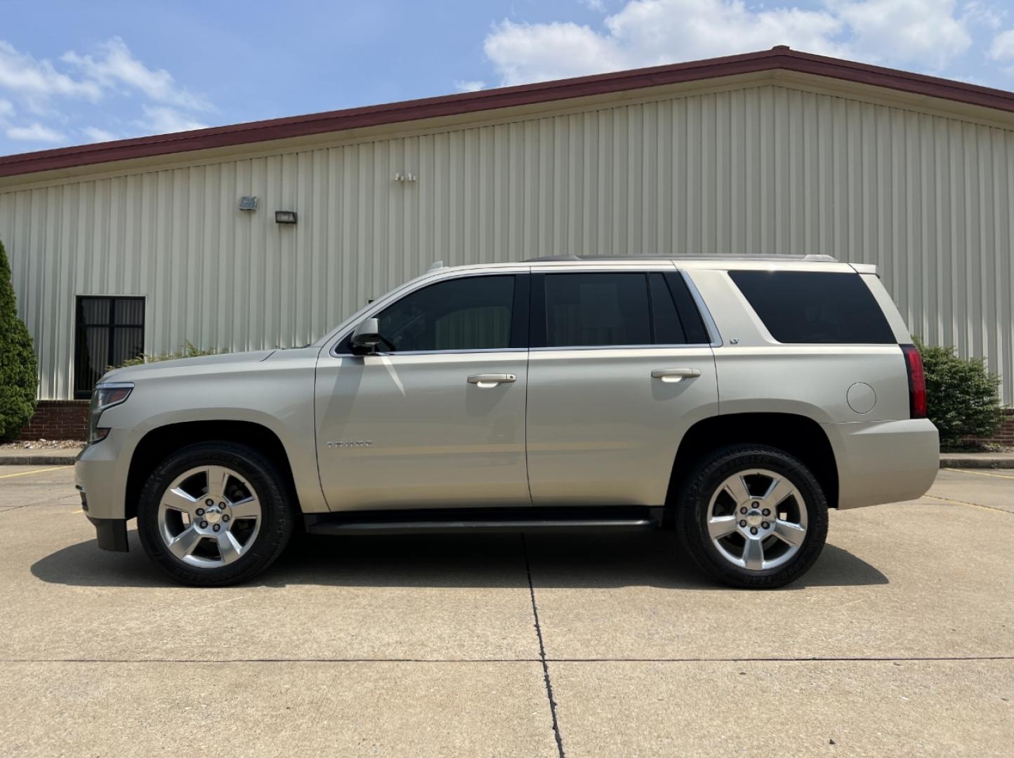 2017 GOLD /Tan Leather Chevrolet Tahoe LT 4WD (1GNSKBKC3HR) with an 5.3L V8 engine, Automatic transmission, located at 2990 Old Orchard Rd., Jackson, MO, 63755, 37.354214, -89.612106 - 2017 Chevrolet Tahoe 1500 LT 158xxx miles 4 Wheel Drive 5.3L V8 Automatic Leather 3rd Row Navigation Power/Heated Seats Rear Entertainment Backup Camera Sunroof Bluetooth Remote Start Cruise Power Windows/Locks/Mirrors We have financing available and we accept trades! Fill out a cred - Photo#11