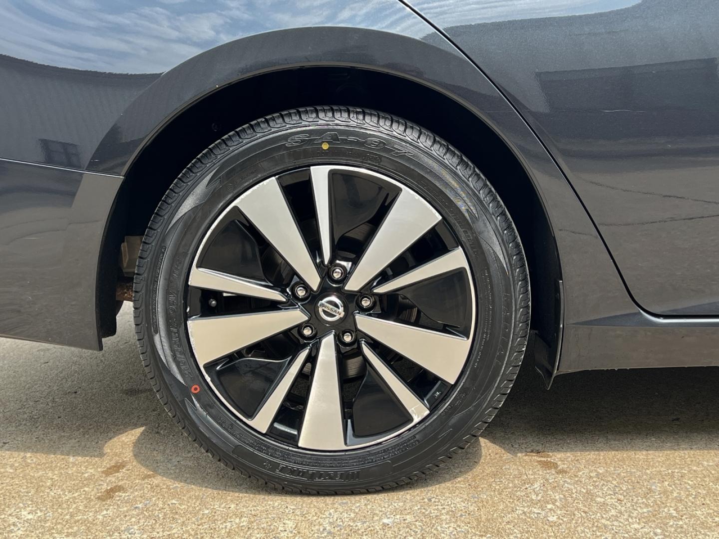 2022 BLUE /Black Cloth Nissan Altima 2.5 SV (1N4BL4DVXNN) with an 2.5L 4 Cyl. engine, CVT transmission, located at 2990 Old Orchard Rd., Jackson, MO, 63755, 37.354214, -89.612106 - 2022 Nissan Altima SV 1-Owner 94xxx miles Front Wheel Drive 2.5L 4 Cyl. Automatic Backup Camera Power Driver Seat Bluetooth Remote Start Cruise Power Windows/Locks/Mirrors We have financing available and we accept trades! Fill out a credit application on our website or come by today! If - Photo#32