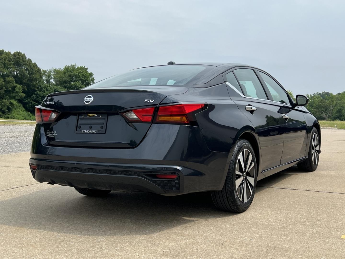 2022 BLUE /Black Cloth Nissan Altima 2.5 SV (1N4BL4DVXNN) with an 2.5L 4 Cyl. engine, CVT transmission, located at 2990 Old Orchard Rd., Jackson, MO, 63755, 37.354214, -89.612106 - 2022 Nissan Altima SV 1-Owner 94xxx miles Front Wheel Drive 2.5L 4 Cyl. Automatic Backup Camera Power Driver Seat Bluetooth Remote Start Cruise Power Windows/Locks/Mirrors We have financing available and we accept trades! Fill out a credit application on our website or come by today! If - Photo#8