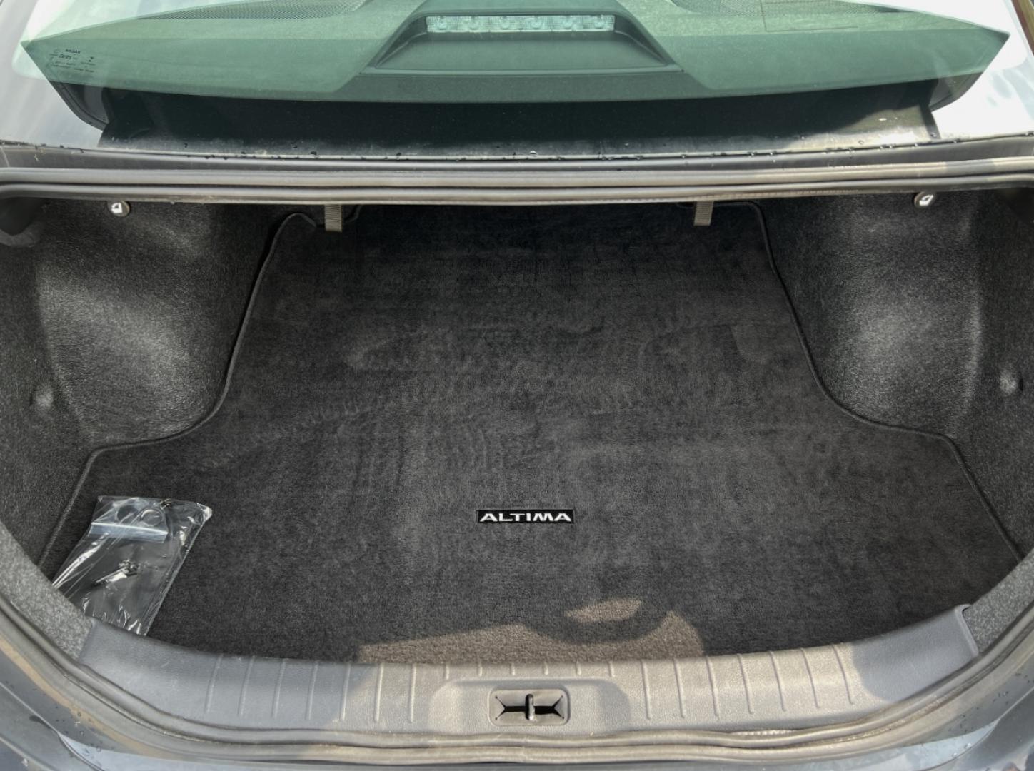 2022 BLUE /Black Cloth Nissan Altima 2.5 SV (1N4BL4DVXNN) with an 2.5L 4 Cyl. engine, CVT transmission, located at 2990 Old Orchard Rd., Jackson, MO, 63755, 37.354214, -89.612106 - 2022 Nissan Altima SV 1-Owner 94xxx miles Front Wheel Drive 2.5L 4 Cyl. Automatic Backup Camera Power Driver Seat Bluetooth Remote Start Cruise Power Windows/Locks/Mirrors We have financing available and we accept trades! Fill out a credit application on our website or come by today! If - Photo#16