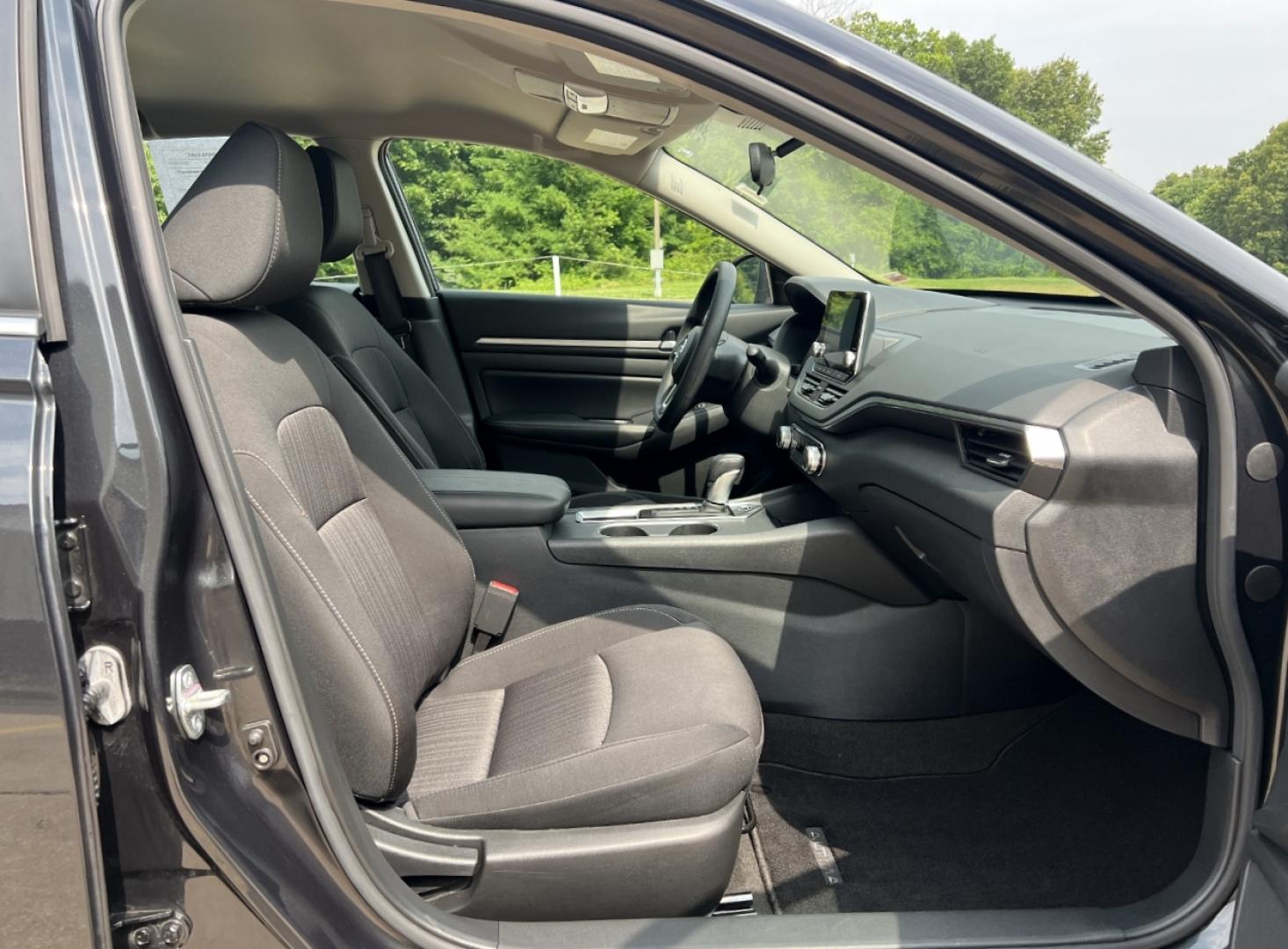 2022 BLUE /Black Cloth Nissan Altima 2.5 SV (1N4BL4DVXNN) with an 2.5L 4 Cyl. engine, CVT transmission, located at 2990 Old Orchard Rd., Jackson, MO, 63755, 37.354214, -89.612106 - 2022 Nissan Altima SV 1-Owner 94xxx miles Front Wheel Drive 2.5L 4 Cyl. Automatic Backup Camera Power Driver Seat Bluetooth Remote Start Cruise Power Windows/Locks/Mirrors We have financing available and we accept trades! Fill out a credit application on our website or come by today! If - Photo#13