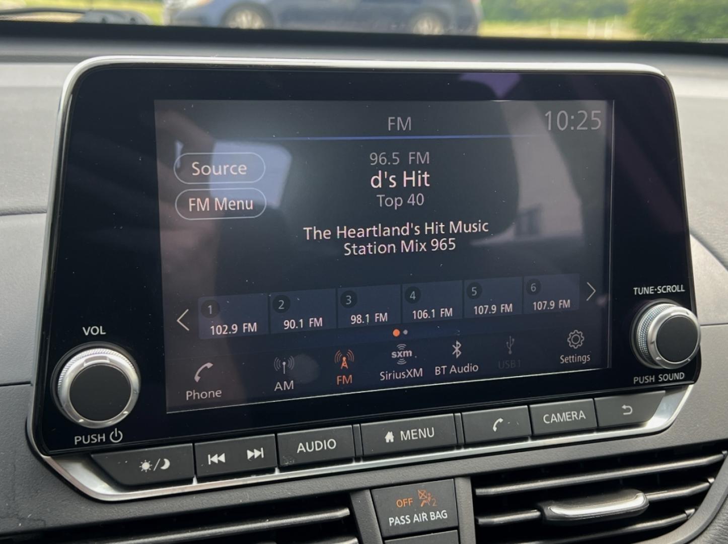 2022 BLUE /Black Cloth Nissan Altima 2.5 SV (1N4BL4DVXNN) with an 2.5L 4 Cyl. engine, CVT transmission, located at 2990 Old Orchard Rd., Jackson, MO, 63755, 37.354214, -89.612106 - 2022 Nissan Altima SV 1-Owner 94xxx miles Front Wheel Drive 2.5L 4 Cyl. Automatic Backup Camera Power Driver Seat Bluetooth Remote Start Cruise Power Windows/Locks/Mirrors We have financing available and we accept trades! Fill out a credit application on our website or come by today! If - Photo#21