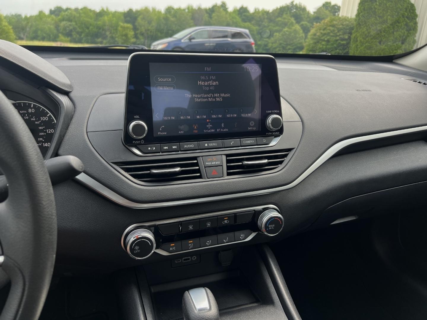 2022 BLUE /Black Cloth Nissan Altima 2.5 SV (1N4BL4DVXNN) with an 2.5L 4 Cyl. engine, CVT transmission, located at 2990 Old Orchard Rd., Jackson, MO, 63755, 37.354214, -89.612106 - 2022 Nissan Altima SV 1-Owner 94xxx miles Front Wheel Drive 2.5L 4 Cyl. Automatic Backup Camera Power Driver Seat Bluetooth Remote Start Cruise Power Windows/Locks/Mirrors We have financing available and we accept trades! Fill out a credit application on our website or come by today! If - Photo#20