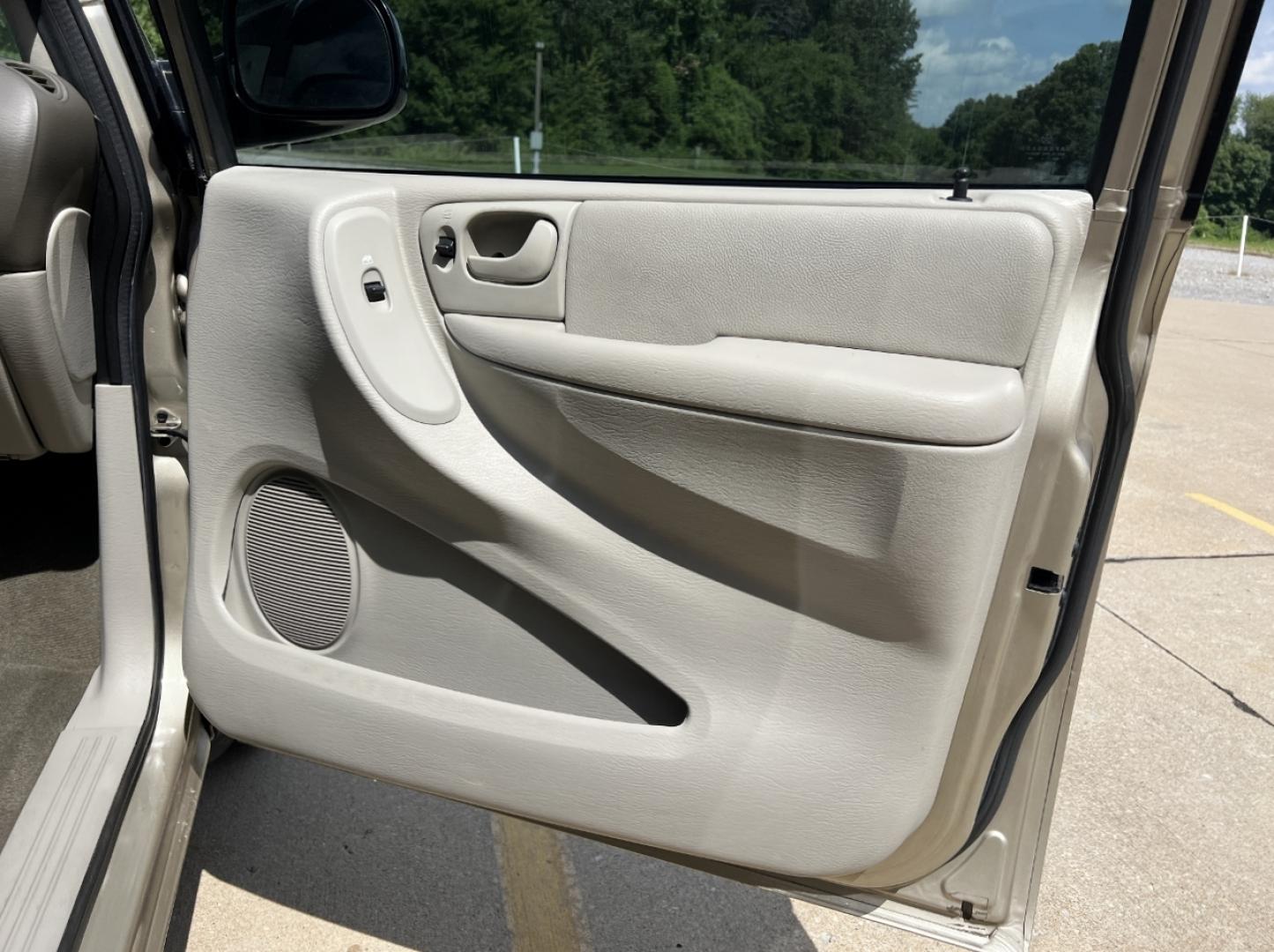 2007 GOLD /Tan Cloth Dodge Caravan SXT (1D4GP45R47B) with an 3.3L V6 engine, Automatic transmission, located at 2990 Old Orchard Rd., Jackson, MO, 63755, 37.354214, -89.612106 - 2007 Dodge Caravan SXT 152xxx miles Front Wheel Drive 3.3L V6 Automatic 3rd Row Power Driver Seat Cruise Power Windows/Locks/Mirrors We have financing available and we accept trades! Fill out a credit application on our website or come by today! If you have any questions, give us a call at - Photo#12
