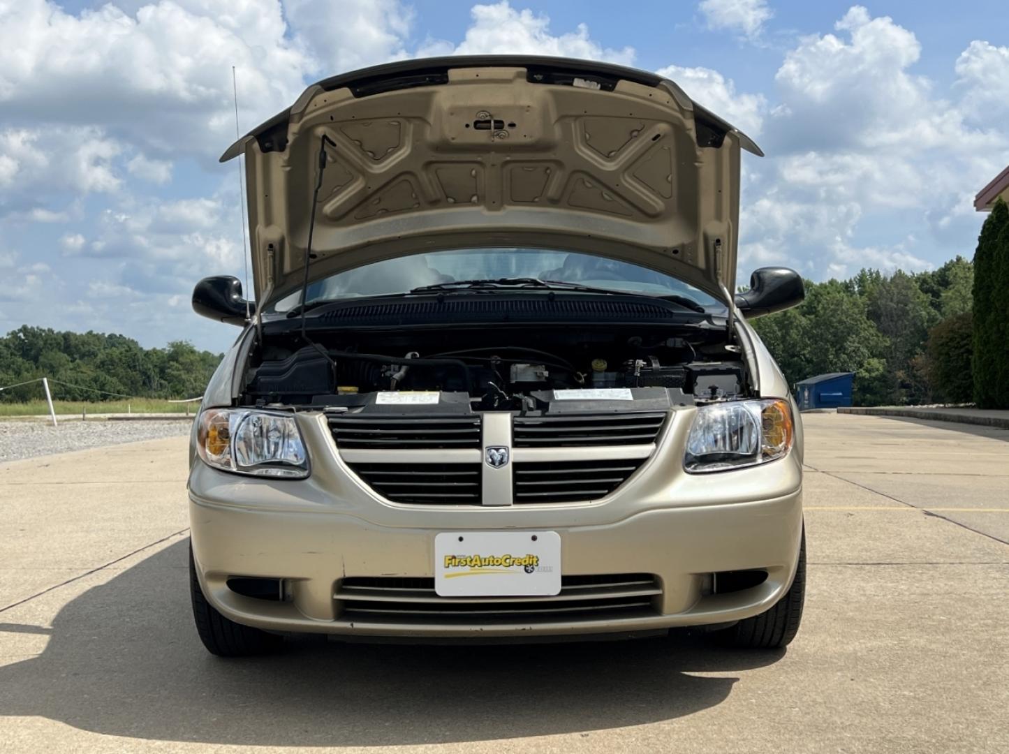 2007 GOLD /Tan Cloth Dodge Caravan SXT (1D4GP45R47B) with an 3.3L V6 engine, Automatic transmission, located at 2990 Old Orchard Rd., Jackson, MO, 63755, 37.354214, -89.612106 - 2007 Dodge Caravan SXT 152xxx miles Front Wheel Drive 3.3L V6 Automatic 3rd Row Power Driver Seat Cruise Power Windows/Locks/Mirrors We have financing available and we accept trades! Fill out a credit application on our website or come by today! If you have any questions, give us a call at - Photo#27