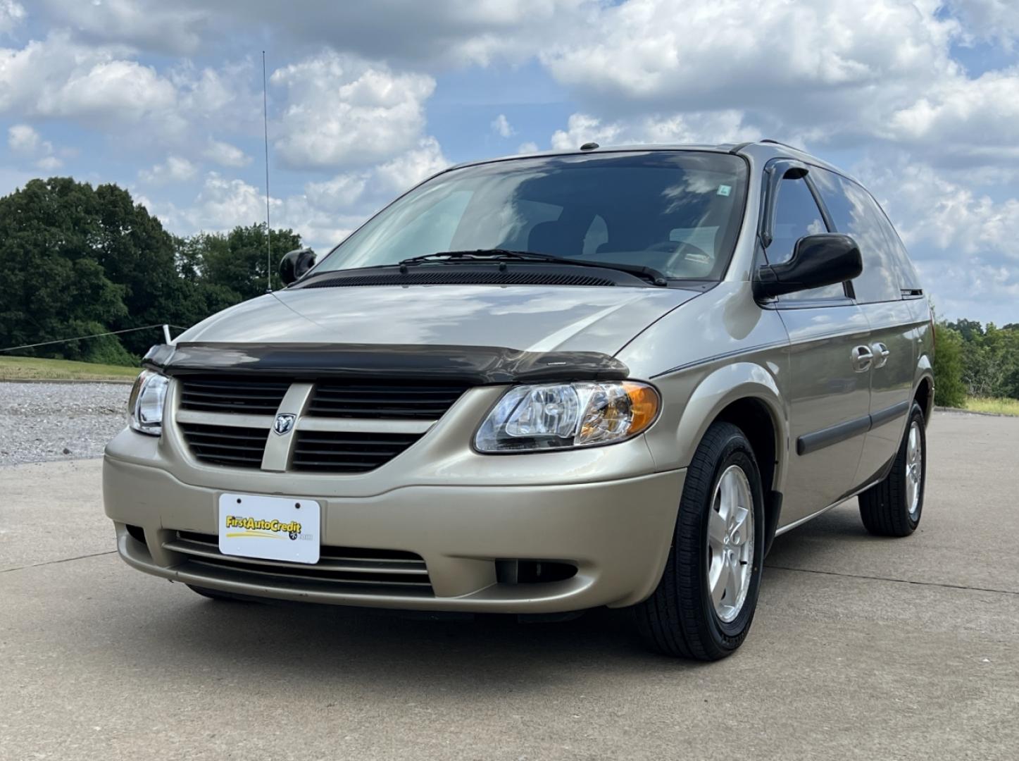 2007 GOLD /Tan Cloth Dodge Caravan SXT (1D4GP45R47B) with an 3.3L V6 engine, Automatic transmission, located at 2990 Old Orchard Rd., Jackson, MO, 63755, 37.354214, -89.612106 - 2007 Dodge Caravan SXT 152xxx miles Front Wheel Drive 3.3L V6 Automatic 3rd Row Power Driver Seat Cruise Power Windows/Locks/Mirrors We have financing available and we accept trades! Fill out a credit application on our website or come by today! If you have any questions, give us a call at - Photo#3