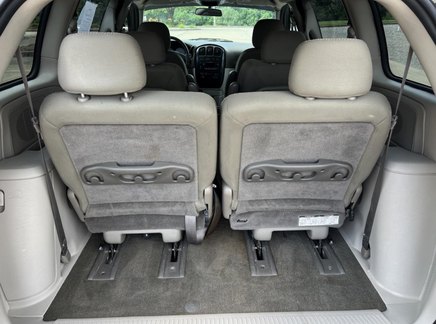 2007 GOLD /Tan Cloth Dodge Caravan SXT (1D4GP45R47B) with an 3.3L V6 engine, Automatic transmission, located at 2990 Old Orchard Rd., Jackson, MO, 63755, 37.354214, -89.612106 - 2007 Dodge Caravan SXT 152xxx miles Front Wheel Drive 3.3L V6 Automatic 3rd Row Power Driver Seat Cruise Power Windows/Locks/Mirrors We have financing available and we accept trades! Fill out a credit application on our website or come by today! If you have any questions, give us a call at - Photo#18