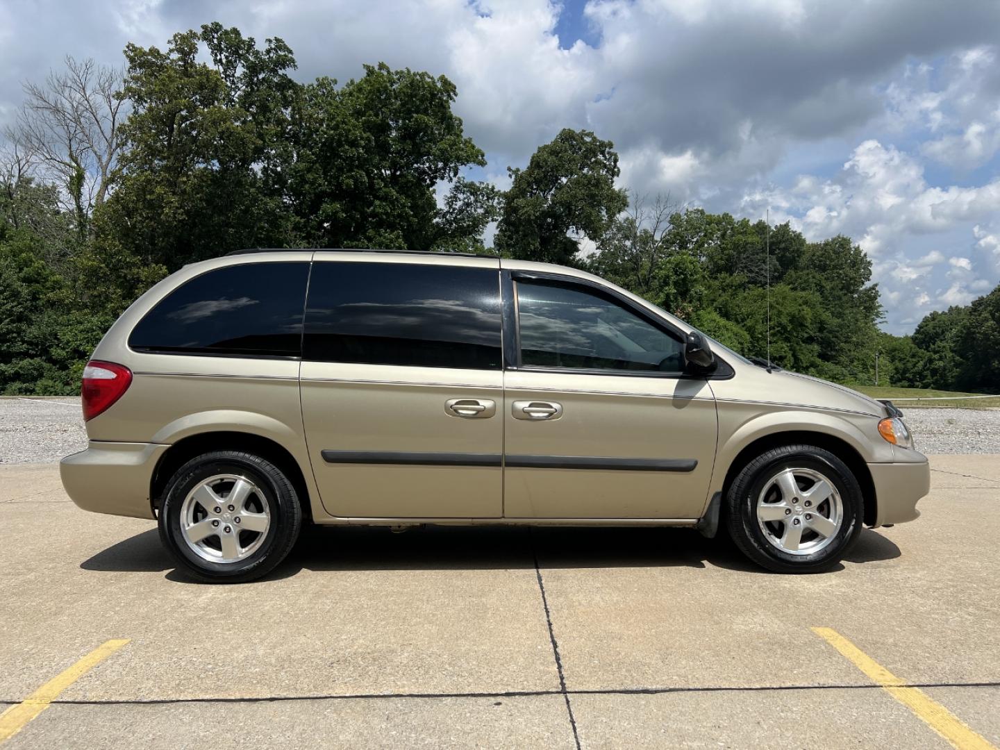 2007 GOLD /Tan Cloth Dodge Caravan SXT (1D4GP45R47B) with an 3.3L V6 engine, Automatic transmission, located at 2990 Old Orchard Rd., Jackson, MO, 63755, 37.354214, -89.612106 - 2007 Dodge Caravan SXT 152xxx miles Front Wheel Drive 3.3L V6 Automatic 3rd Row Power Driver Seat Cruise Power Windows/Locks/Mirrors We have financing available and we accept trades! Fill out a credit application on our website or come by today! If you have any questions, give us a call at - Photo#5