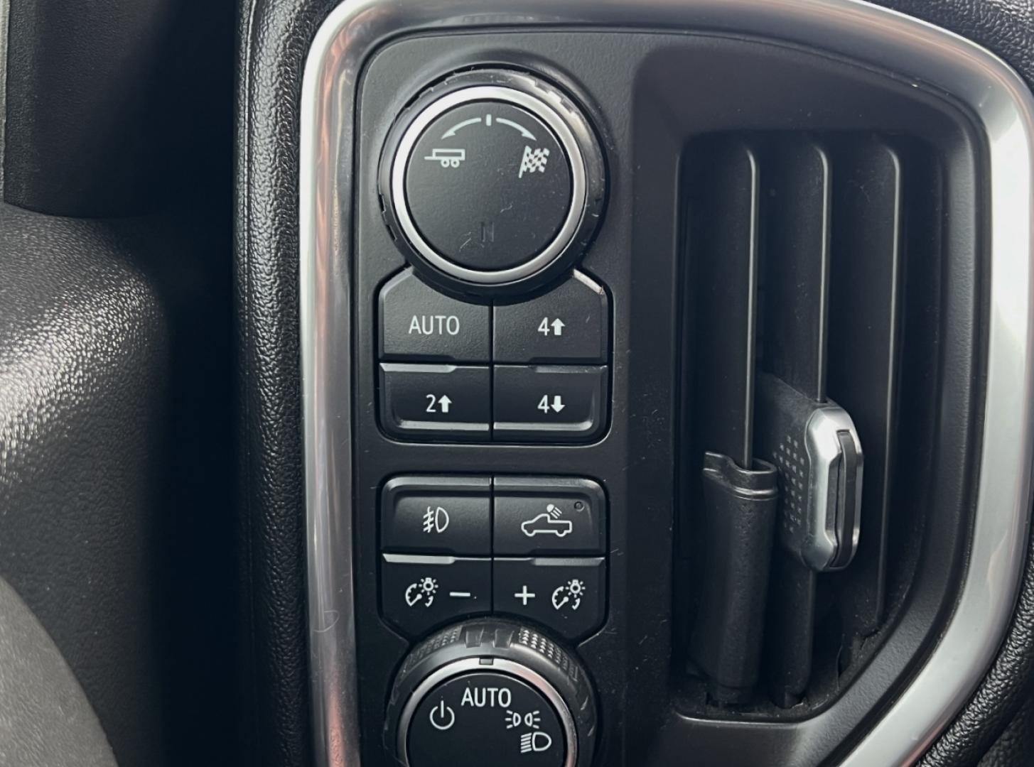 2019 WHITE /Black Cloth Chevrolet Silverado 1500 LT Trail Boss Crew Cab Long Box 4WD (1GCPYFED8KZ) with an 5.3L V8 engine, Automatic transmission, located at 2990 Old Orchard Rd., Jackson, MO, 63755, 37.354214, -89.612106 - We have financing available and we accept trades! Fill out a credit application on our website or come by today! If you have any questions, give us a call at (573) 204-7777 or visit our website at firstautocredit.com. - Photo#2