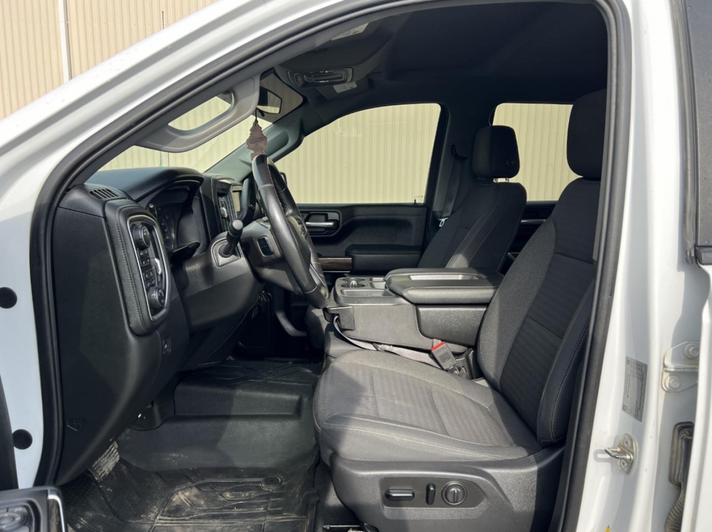 2019 WHITE /Black Cloth Chevrolet Silverado 1500 LT Trail Boss Crew Cab Long Box 4WD (1GCPYFED8KZ) with an 5.3L V8 engine, Automatic transmission, located at 2990 Old Orchard Rd., Jackson, MO, 63755, 37.354214, -89.612106 - We have financing available and we accept trades! Fill out a credit application on our website or come by today! If you have any questions, give us a call at (573) 204-7777 or visit our website at firstautocredit.com. - Photo#6