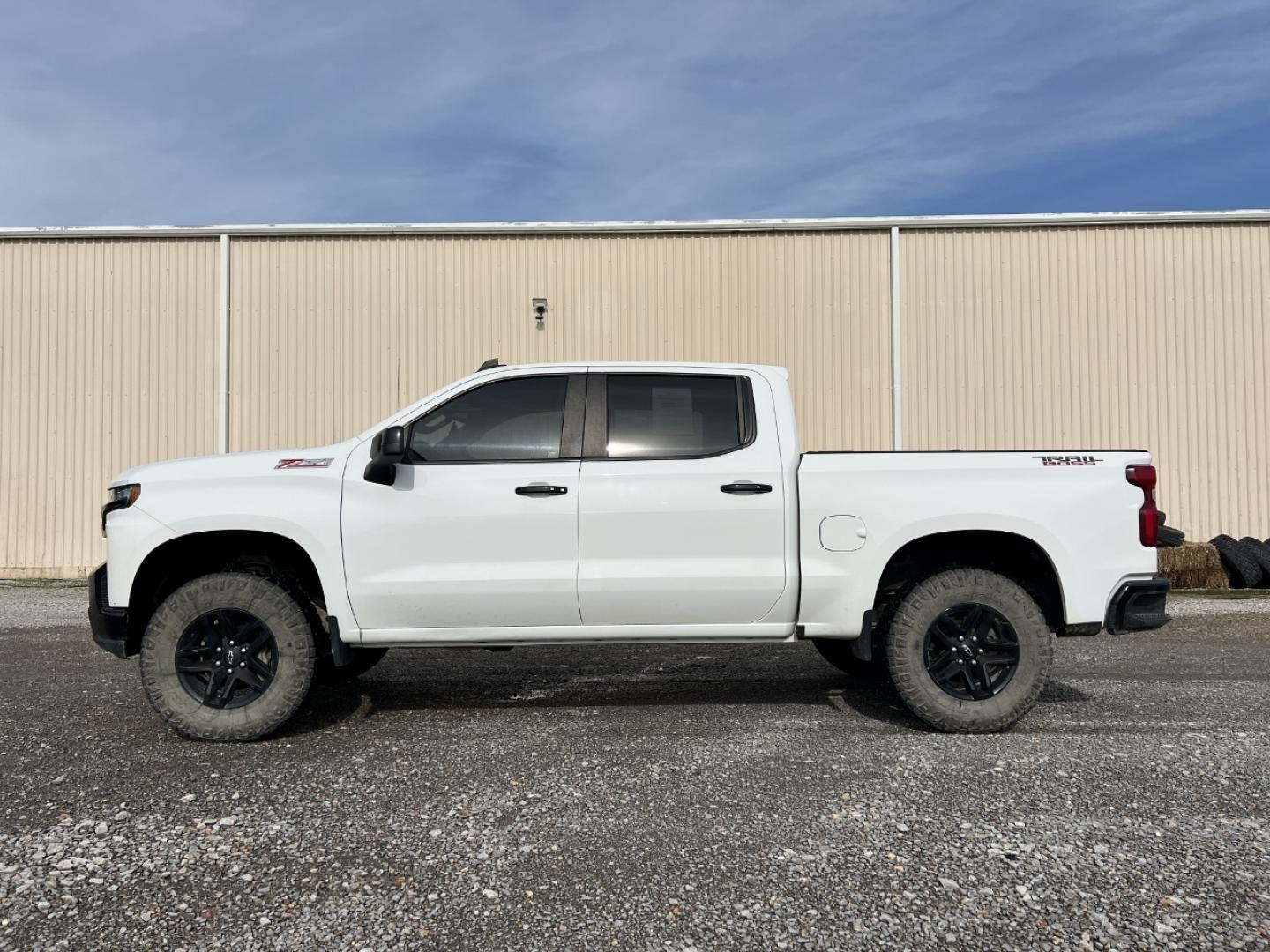 2019 WHITE /Black Cloth Chevrolet Silverado 1500 LT Trail Boss Crew Cab Long Box 4WD (1GCPYFED8KZ) with an 5.3L V8 engine, Automatic transmission, located at 2990 Old Orchard Rd., Jackson, MO, 63755, 37.354214, -89.612106 - We have financing available and we accept trades! Fill out a credit application on our website or come by today! If you have any questions, give us a call at (573) 204-7777 or visit our website at firstautocredit.com. - Photo#8