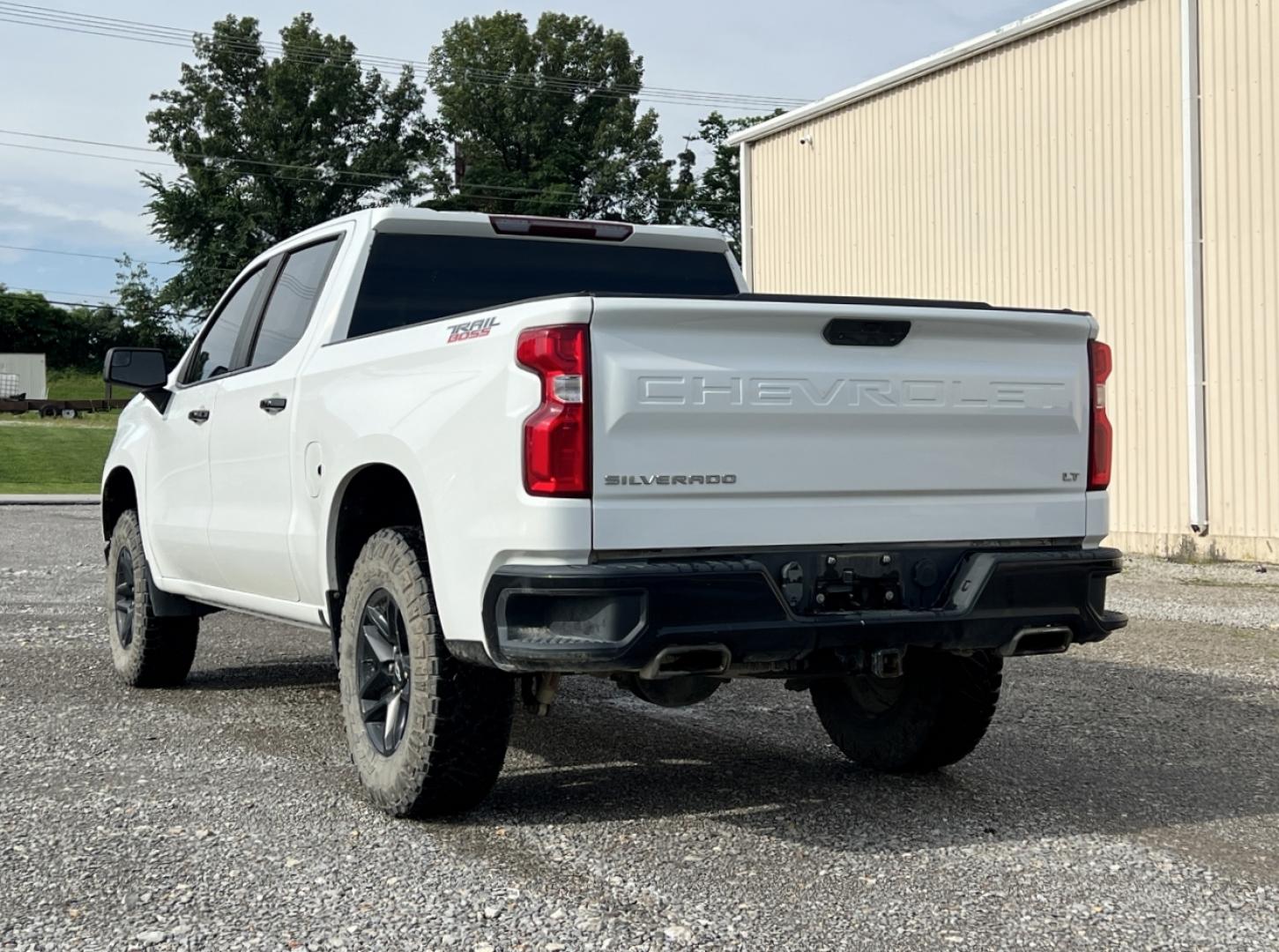 2019 WHITE /Black Cloth Chevrolet Silverado 1500 LT Trail Boss Crew Cab Long Box 4WD (1GCPYFED8KZ) with an 5.3L V8 engine, Automatic transmission, located at 2990 Old Orchard Rd., Jackson, MO, 63755, 37.354214, -89.612106 - We have financing available and we accept trades! Fill out a credit application on our website or come by today! If you have any questions, give us a call at (573) 204-7777 or visit our website at firstautocredit.com. - Photo#9
