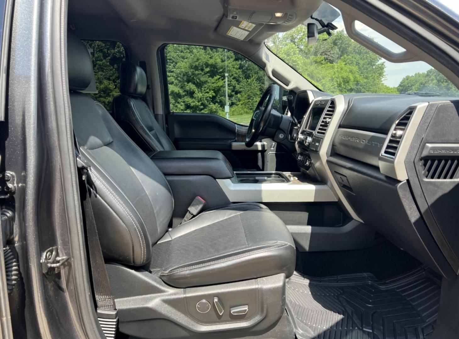 2017 GRAY /Black Leather Ford F-250 SD Lariat (1FT7W2BT0HE) with an 6.7L V8 DIESEL engine, Automatic transmission, located at 506 S. Kingshighway, Cape Girardeau, MO, 63703, (573) 235-5000, 37.294994, -89.556206 - 2017 Ford F-250 Lariat Super Duty 189xxx miles 4x4 6.7L V8 Diesel Automatic Leather Navigation Backup Camera Bluetooth Cruise Power Windows/Locks/Mirrors We have financing available and we accept trades! Fill out a credit application on our website or come by today! If you have any quest - Photo#16