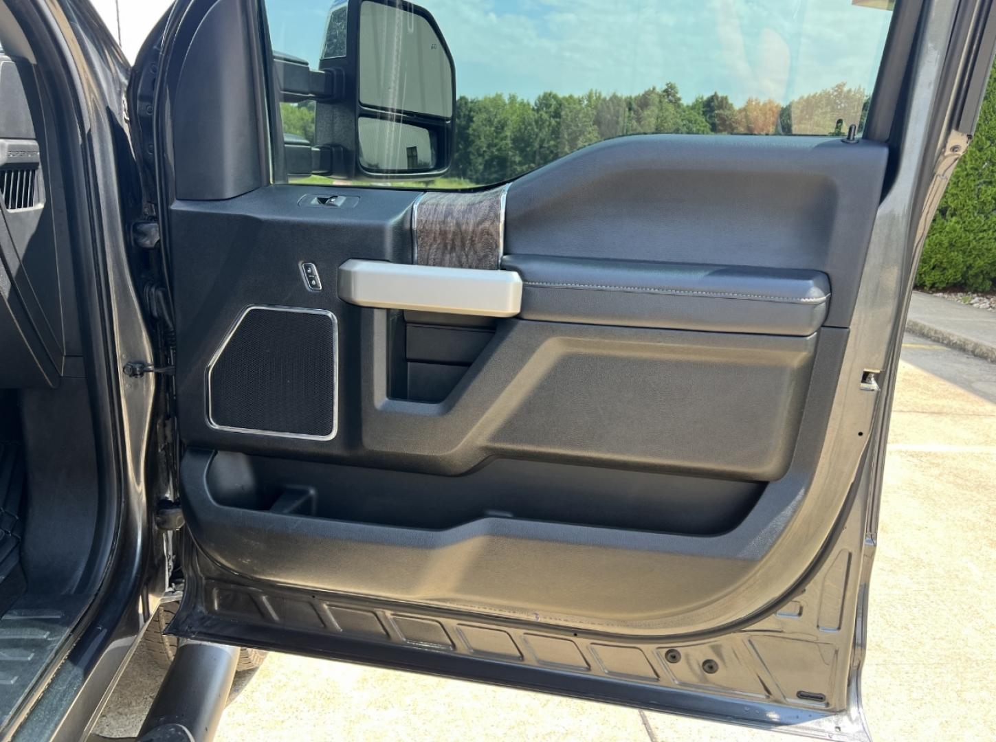 2017 GRAY /Black Leather Ford F-250 SD Lariat (1FT7W2BT0HE) with an 6.7L V8 DIESEL engine, Automatic transmission, located at 506 S. Kingshighway, Cape Girardeau, MO, 63703, (573) 235-5000, 37.294994, -89.556206 - 2017 Ford F-250 Lariat Super Duty 189xxx miles 4x4 6.7L V8 Diesel Automatic Leather Navigation Backup Camera Bluetooth Cruise Power Windows/Locks/Mirrors We have financing available and we accept trades! Fill out a credit application on our website or come by today! If you have any quest - Photo#15