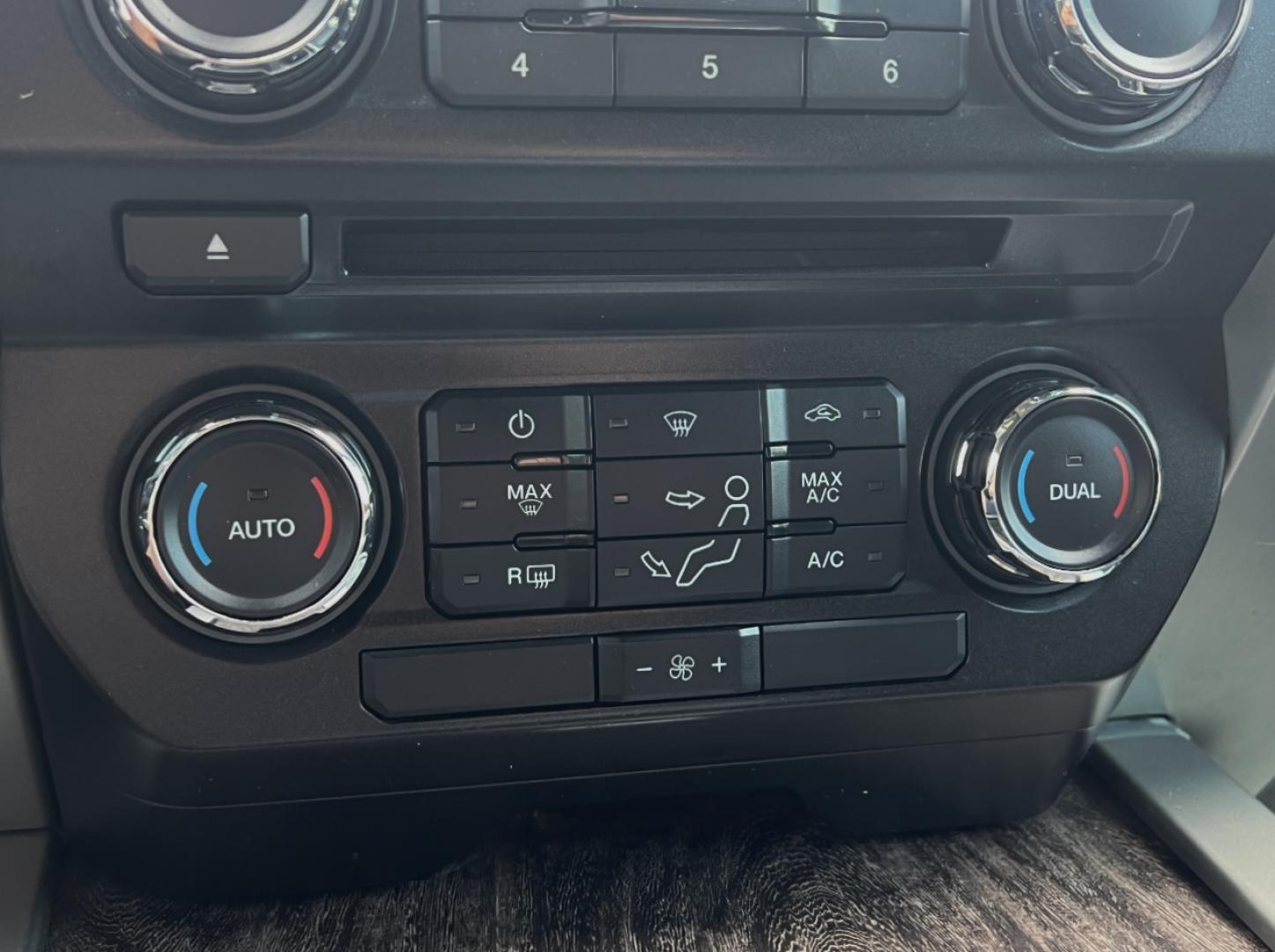 2017 GRAY /Black Leather Ford F-250 SD Lariat (1FT7W2BT0HE) with an 6.7L V8 DIESEL engine, Automatic transmission, located at 506 S. Kingshighway, Cape Girardeau, MO, 63703, (573) 235-5000, 37.294994, -89.556206 - 2017 Ford F-250 Lariat Super Duty 189xxx miles 4x4 6.7L V8 Diesel Automatic Leather Navigation Backup Camera Bluetooth Cruise Power Windows/Locks/Mirrors We have financing available and we accept trades! Fill out a credit application on our website or come by today! If you have any quest - Photo#26
