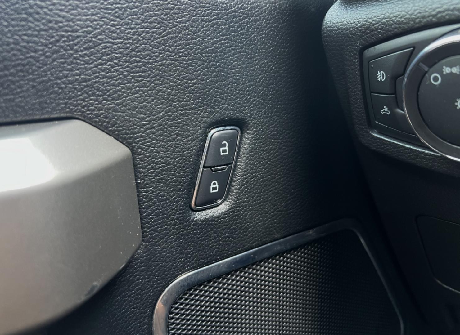 2017 GRAY /Black Leather Ford F-250 SD Lariat (1FT7W2BT0HE) with an 6.7L V8 DIESEL engine, Automatic transmission, located at 506 S. Kingshighway, Cape Girardeau, MO, 63703, (573) 235-5000, 37.294994, -89.556206 - 2017 Ford F-250 Lariat Super Duty 189xxx miles 4x4 6.7L V8 Diesel Automatic Leather Navigation Backup Camera Bluetooth Cruise Power Windows/Locks/Mirrors We have financing available and we accept trades! Fill out a credit application on our website or come by today! If you have any quest - Photo#29