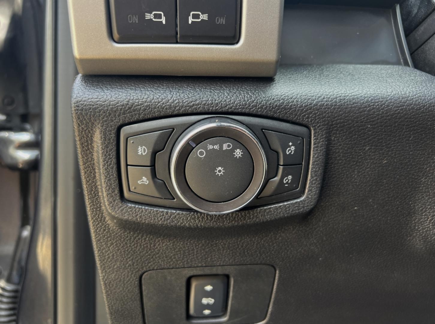 2017 GRAY /Black Leather Ford F-250 SD Lariat (1FT7W2BT0HE) with an 6.7L V8 DIESEL engine, Automatic transmission, located at 506 S. Kingshighway, Cape Girardeau, MO, 63703, (573) 235-5000, 37.294994, -89.556206 - 2017 Ford F-250 Lariat Super Duty 189xxx miles 4x4 6.7L V8 Diesel Automatic Leather Navigation Backup Camera Bluetooth Cruise Power Windows/Locks/Mirrors We have financing available and we accept trades! Fill out a credit application on our website or come by today! If you have any quest - Photo#31