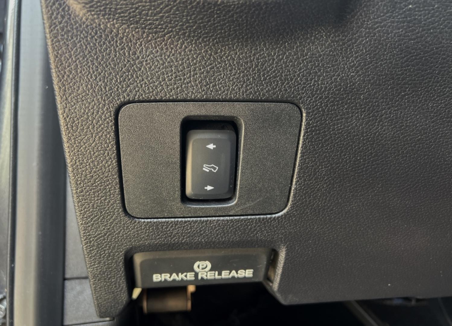 2017 GRAY /Black Leather Ford F-250 SD Lariat (1FT7W2BT0HE) with an 6.7L V8 DIESEL engine, Automatic transmission, located at 506 S. Kingshighway, Cape Girardeau, MO, 63703, (573) 235-5000, 37.294994, -89.556206 - 2017 Ford F-250 Lariat Super Duty 189xxx miles 4x4 6.7L V8 Diesel Automatic Leather Navigation Backup Camera Bluetooth Cruise Power Windows/Locks/Mirrors We have financing available and we accept trades! Fill out a credit application on our website or come by today! If you have any quest - Photo#32