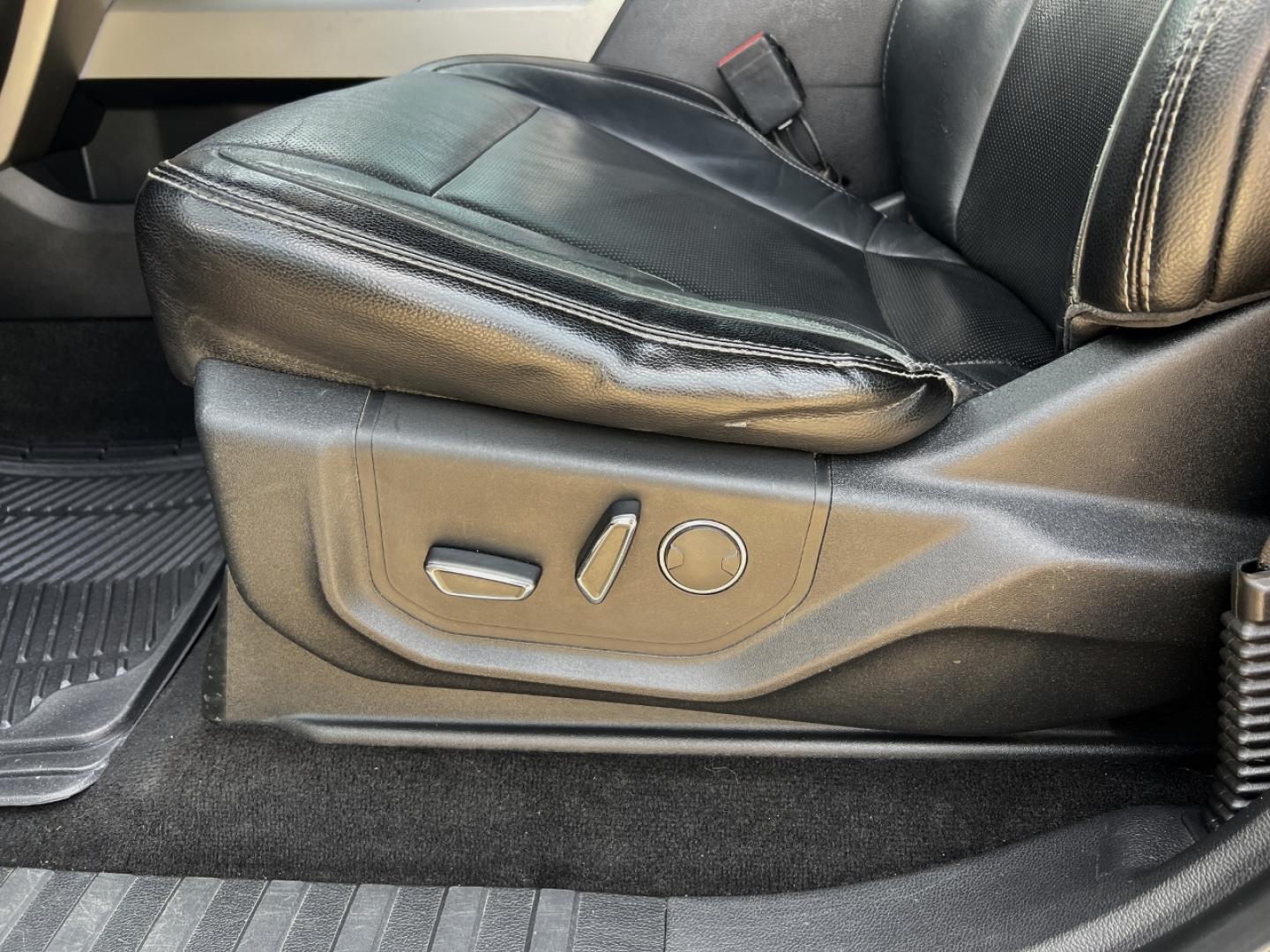 2017 GRAY /Black Leather Ford F-250 SD Lariat (1FT7W2BT0HE) with an 6.7L V8 DIESEL engine, Automatic transmission, located at 506 S. Kingshighway, Cape Girardeau, MO, 63703, (573) 235-5000, 37.294994, -89.556206 - 2017 Ford F-250 Lariat Super Duty 189xxx miles 4x4 6.7L V8 Diesel Automatic Leather Navigation Backup Camera Bluetooth Cruise Power Windows/Locks/Mirrors We have financing available and we accept trades! Fill out a credit application on our website or come by today! If you have any quest - Photo#5