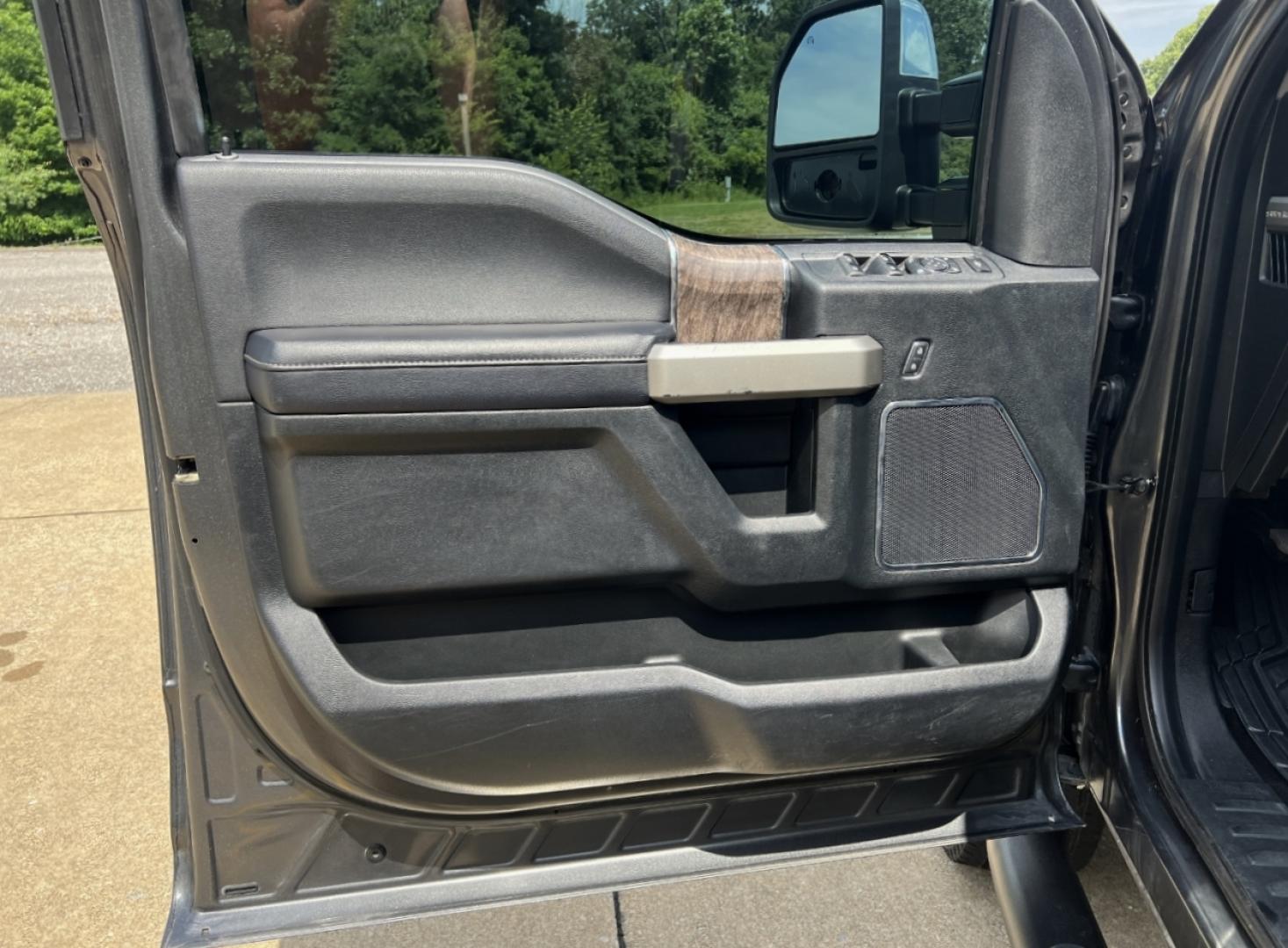 2017 GRAY /Black Leather Ford F-250 SD Lariat (1FT7W2BT0HE) with an 6.7L V8 DIESEL engine, Automatic transmission, located at 506 S. Kingshighway, Cape Girardeau, MO, 63703, (573) 235-5000, 37.294994, -89.556206 - 2017 Ford F-250 Lariat Super Duty 189xxx miles 4x4 6.7L V8 Diesel Automatic Leather Navigation Backup Camera Bluetooth Cruise Power Windows/Locks/Mirrors We have financing available and we accept trades! Fill out a credit application on our website or come by today! If you have any quest - Photo#13