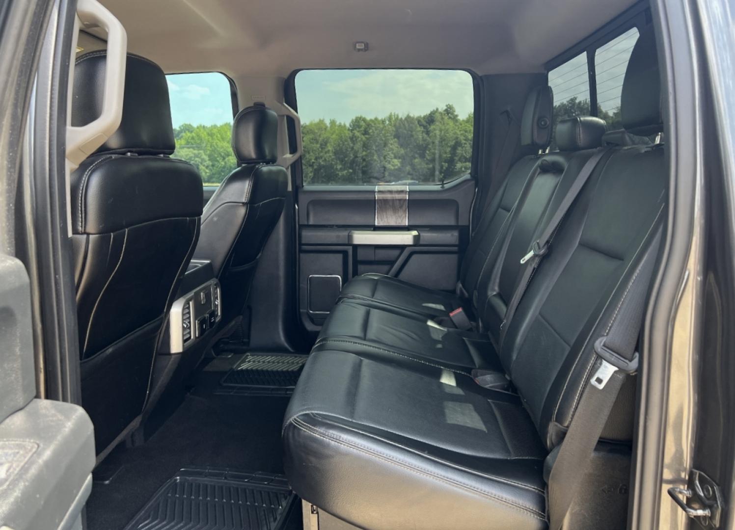 2017 GRAY /Black Leather Ford F-250 SD Lariat (1FT7W2BT0HE) with an 6.7L V8 DIESEL engine, Automatic transmission, located at 506 S. Kingshighway, Cape Girardeau, MO, 63703, (573) 235-5000, 37.294994, -89.556206 - 2017 Ford F-250 Lariat Super Duty 189xxx miles 4x4 6.7L V8 Diesel Automatic Leather Navigation Backup Camera Bluetooth Cruise Power Windows/Locks/Mirrors We have financing available and we accept trades! Fill out a credit application on our website or come by today! If you have any quest - Photo#17