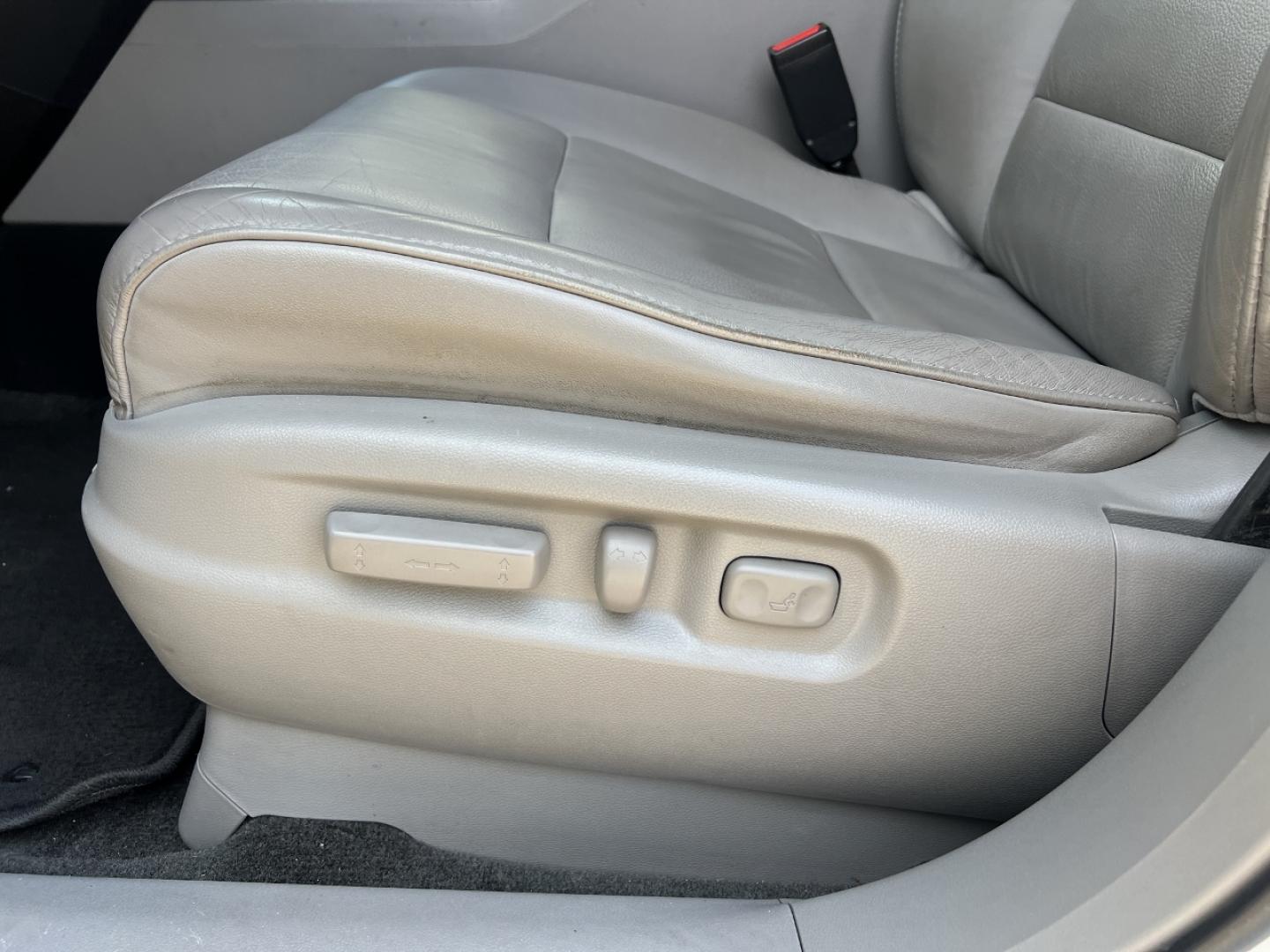 2011 WHITE /Gray Leather Honda Pilot Touring 4WD (5FNYF4H95BB) with an 3.5L V6 engine, Automatic transmission, located at 2990 Old Orchard Rd., Jackson, MO, 63755, 37.354214, -89.612106 - 2011 Honda Pilot Touring Local 1-Owner 168xxx miles All Wheel Drive 3.5L V6 Automatic Leather 3rd Row Rear Entertainment Navigation Power/Heated Seats Backup Camera Sunroof Cruise Power Windows/Locks/Mirrors We have financing available and we accept trades! Fill out a credit applicati - Photo#7