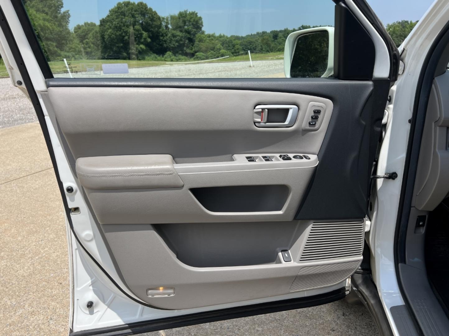 2011 WHITE /Gray Leather Honda Pilot Touring 4WD (5FNYF4H95BB) with an 3.5L V6 engine, Automatic transmission, located at 2990 Old Orchard Rd., Jackson, MO, 63755, 37.354214, -89.612106 - 2011 Honda Pilot Touring Local 1-Owner 168xxx miles All Wheel Drive 3.5L V6 Automatic Leather 3rd Row Rear Entertainment Navigation Power/Heated Seats Backup Camera Sunroof Cruise Power Windows/Locks/Mirrors We have financing available and we accept trades! Fill out a credit applicati - Photo#16