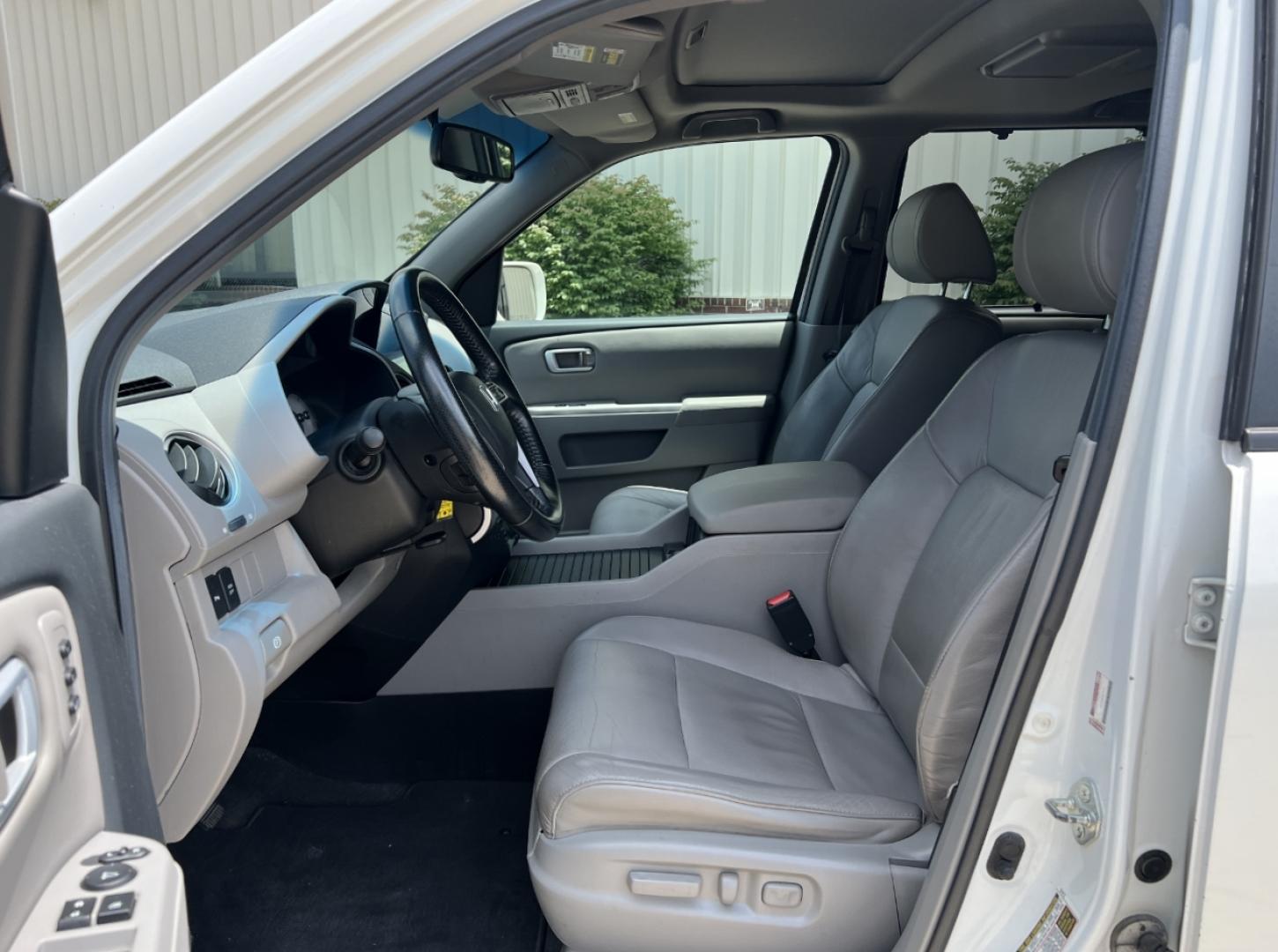 2011 WHITE /Gray Leather Honda Pilot Touring 4WD (5FNYF4H95BB) with an 3.5L V6 engine, Automatic transmission, located at 2990 Old Orchard Rd., Jackson, MO, 63755, 37.354214, -89.612106 - 2011 Honda Pilot Touring Local 1-Owner 168xxx miles All Wheel Drive 3.5L V6 Automatic Leather 3rd Row Rear Entertainment Navigation Power/Heated Seats Backup Camera Sunroof Cruise Power Windows/Locks/Mirrors We have financing available and we accept trades! Fill out a credit applicati - Photo#17