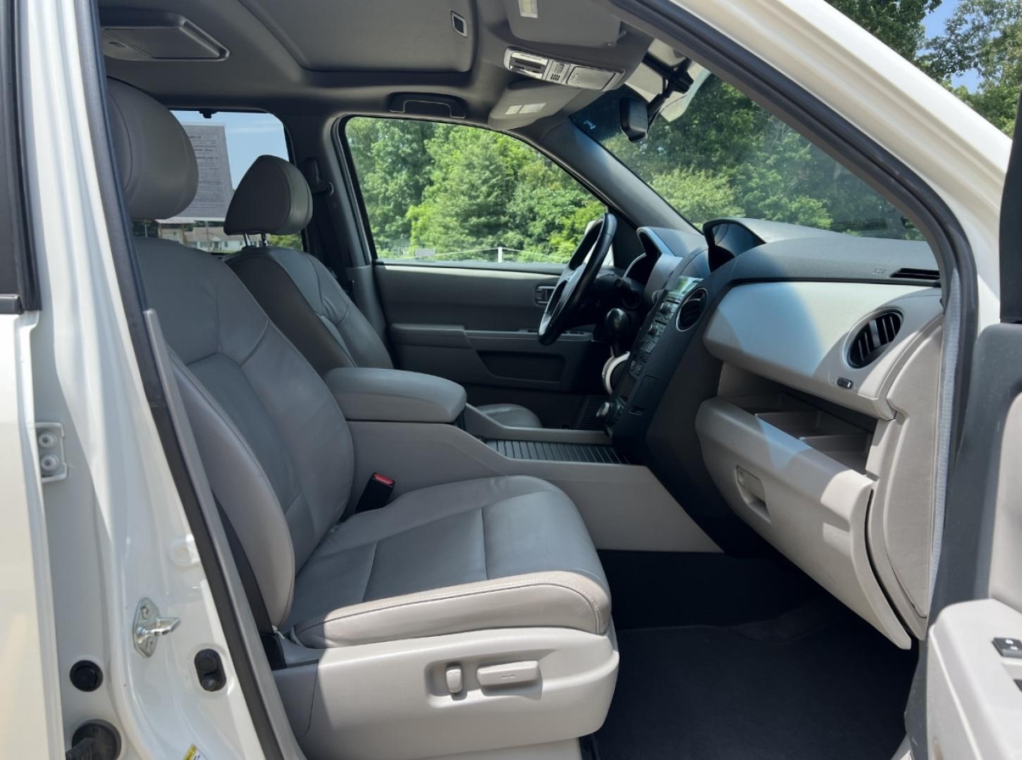2011 WHITE /Gray Leather Honda Pilot Touring 4WD (5FNYF4H95BB) with an 3.5L V6 engine, Automatic transmission, located at 2990 Old Orchard Rd., Jackson, MO, 63755, 37.354214, -89.612106 - 2011 Honda Pilot Touring Local 1-Owner 168xxx miles All Wheel Drive 3.5L V6 Automatic Leather 3rd Row Rear Entertainment Navigation Power/Heated Seats Backup Camera Sunroof Cruise Power Windows/Locks/Mirrors We have financing available and we accept trades! Fill out a credit applicati - Photo#19