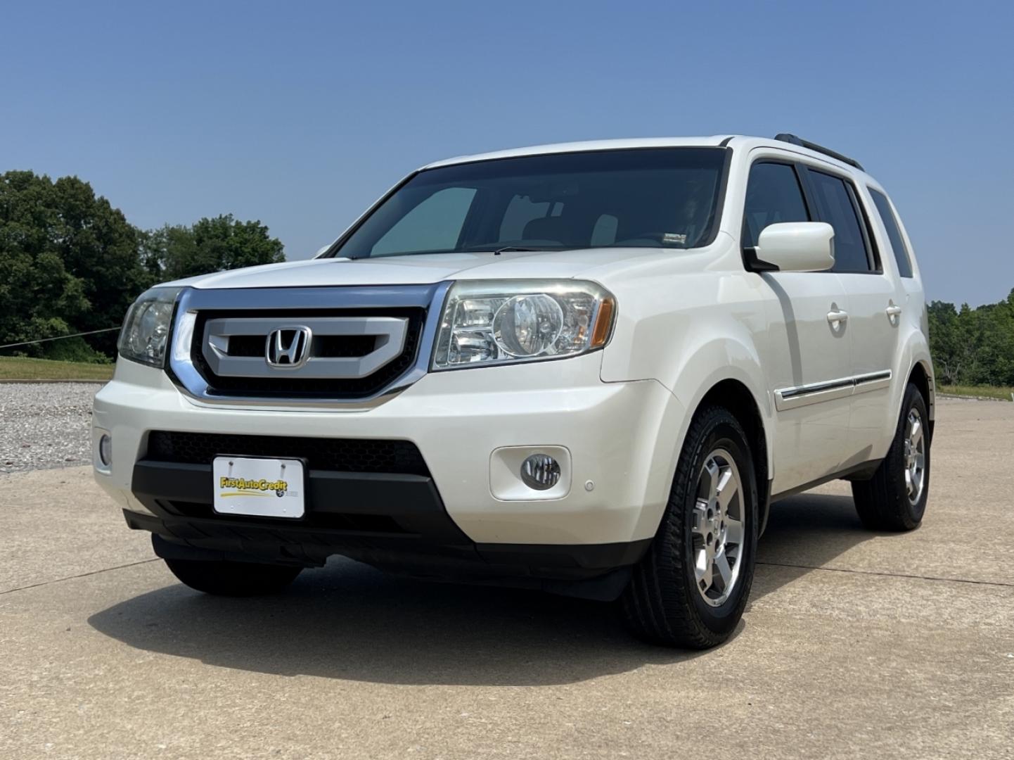 2011 WHITE /Gray Leather Honda Pilot Touring 4WD (5FNYF4H95BB) with an 3.5L V6 engine, Automatic transmission, located at 2990 Old Orchard Rd., Jackson, MO, 63755, 37.354214, -89.612106 - 2011 Honda Pilot Touring Local 1-Owner 168xxx miles All Wheel Drive 3.5L V6 Automatic Leather 3rd Row Rear Entertainment Navigation Power/Heated Seats Backup Camera Sunroof Cruise Power Windows/Locks/Mirrors We have financing available and we accept trades! Fill out a credit applicati - Photo#9
