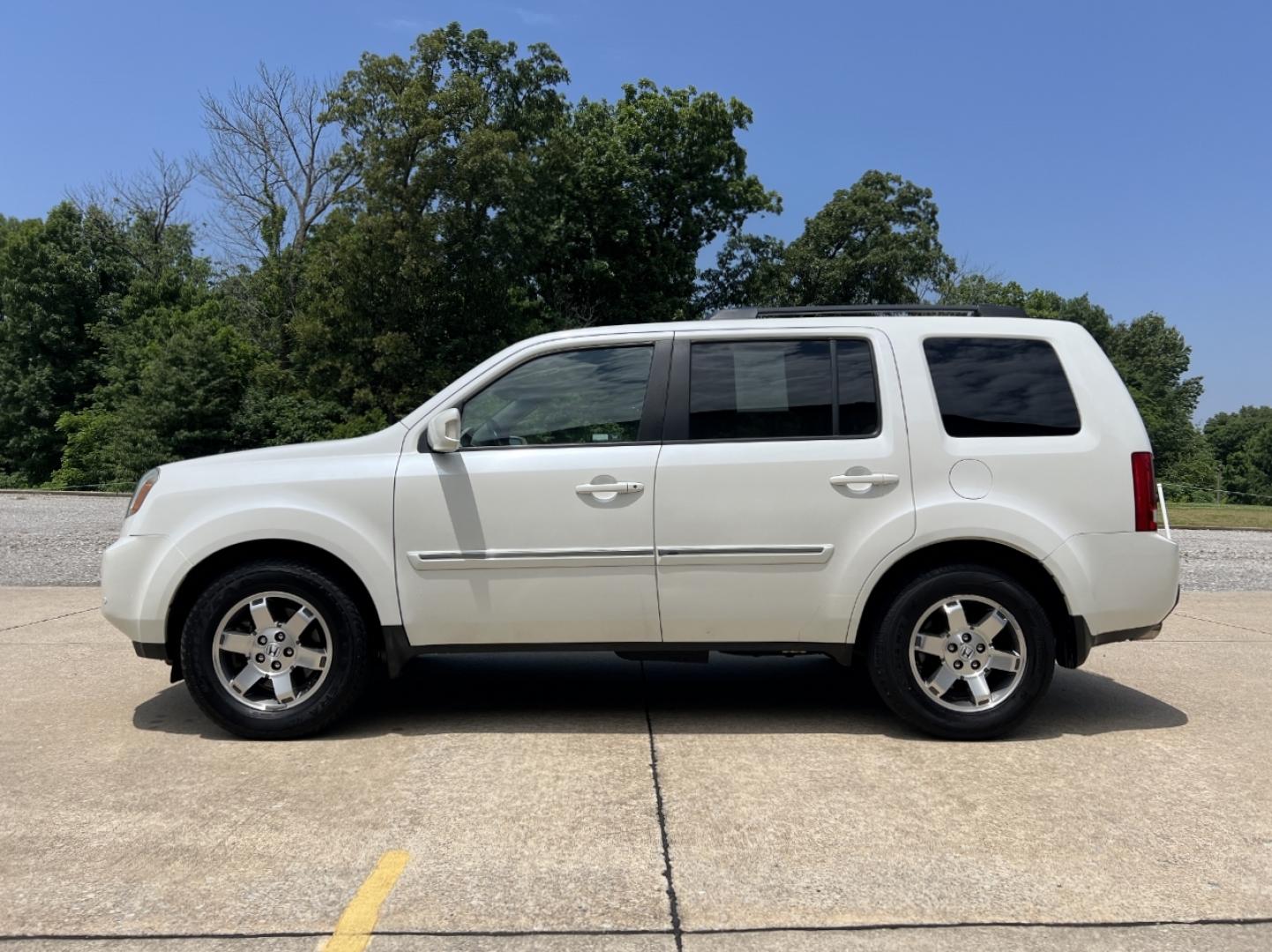 2011 WHITE /Gray Leather Honda Pilot Touring 4WD (5FNYF4H95BB) with an 3.5L V6 engine, Automatic transmission, located at 2990 Old Orchard Rd., Jackson, MO, 63755, 37.354214, -89.612106 - 2011 Honda Pilot Touring Local 1-Owner 168xxx miles All Wheel Drive 3.5L V6 Automatic Leather 3rd Row Rear Entertainment Navigation Power/Heated Seats Backup Camera Sunroof Cruise Power Windows/Locks/Mirrors We have financing available and we accept trades! Fill out a credit applicati - Photo#10