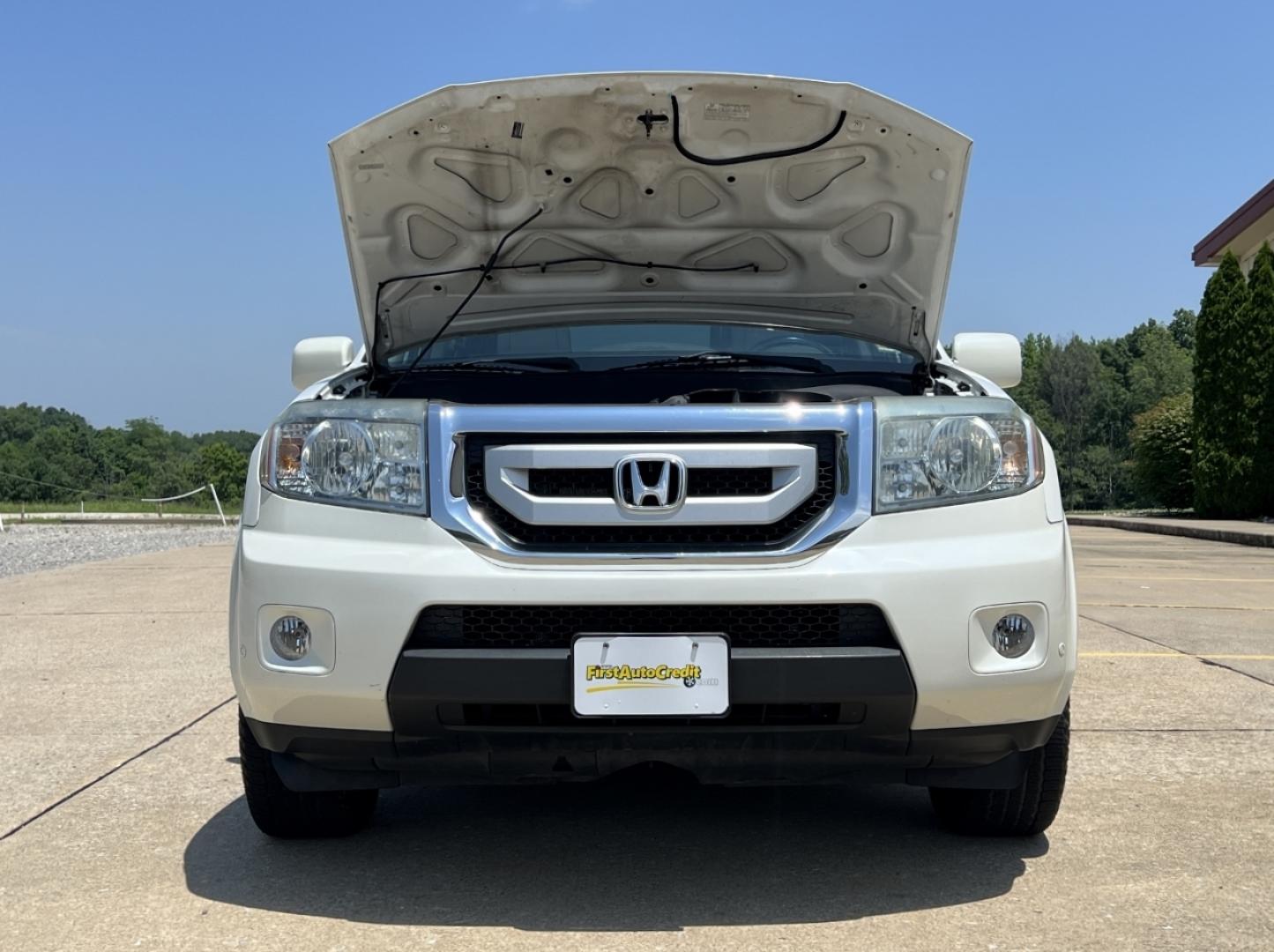 2011 WHITE /Gray Leather Honda Pilot Touring 4WD (5FNYF4H95BB) with an 3.5L V6 engine, Automatic transmission, located at 2990 Old Orchard Rd., Jackson, MO, 63755, 37.354214, -89.612106 - 2011 Honda Pilot Touring Local 1-Owner 168xxx miles All Wheel Drive 3.5L V6 Automatic Leather 3rd Row Rear Entertainment Navigation Power/Heated Seats Backup Camera Sunroof Cruise Power Windows/Locks/Mirrors We have financing available and we accept trades! Fill out a credit applicati - Photo#37