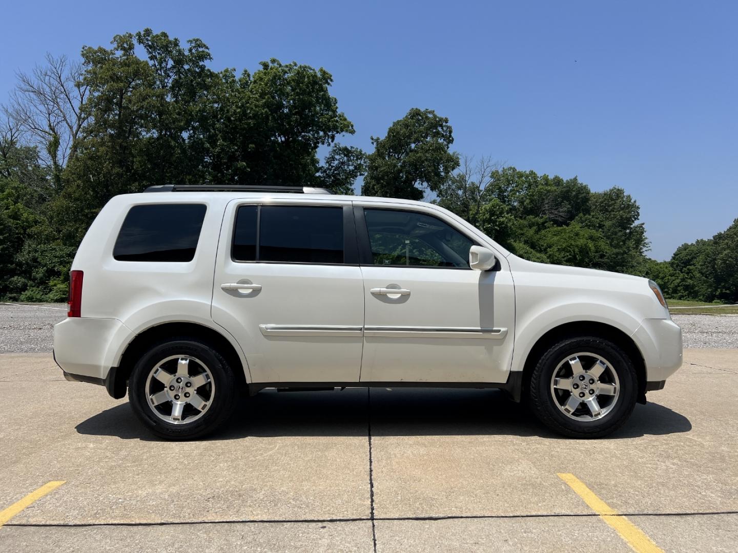 2011 WHITE /Gray Leather Honda Pilot Touring 4WD (5FNYF4H95BB) with an 3.5L V6 engine, Automatic transmission, located at 2990 Old Orchard Rd., Jackson, MO, 63755, 37.354214, -89.612106 - 2011 Honda Pilot Touring Local 1-Owner 168xxx miles All Wheel Drive 3.5L V6 Automatic Leather 3rd Row Rear Entertainment Navigation Power/Heated Seats Backup Camera Sunroof Cruise Power Windows/Locks/Mirrors We have financing available and we accept trades! Fill out a credit applicati - Photo#11