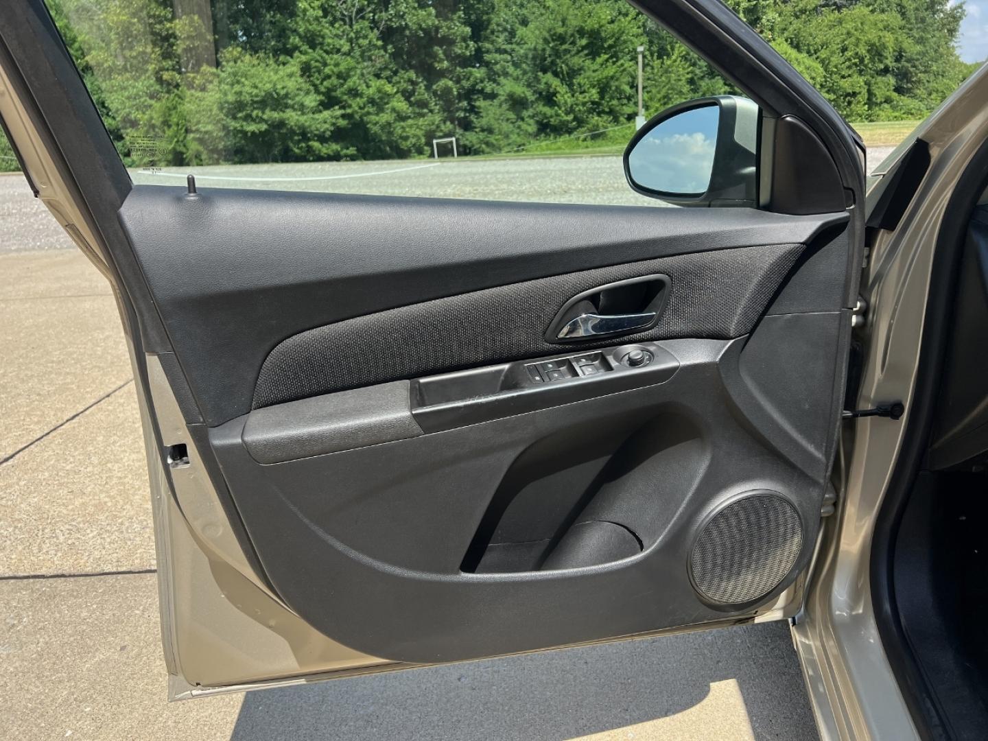2014 GOLD /Black Cloth Chevrolet Cruze 1LT Auto (1G1PC5SB4E7) with an 1.4L 4 Cyl. Turbo engine, Automatic transmission, located at 2990 Old Orchard Rd., Jackson, MO, 63755, 37.354214, -89.612106 - 2014 Chevrolet Cruze LT Only 78xxx miles Front Wheel Drive 1.4L 4 Cyl. Automatic Power Driver Seat Remote Start Cruise Power Windows/Locks/Mirrors We have financing available and we accept trades! Fill out a credit application on our website or come by today! If you have any questions, giv - Photo#11