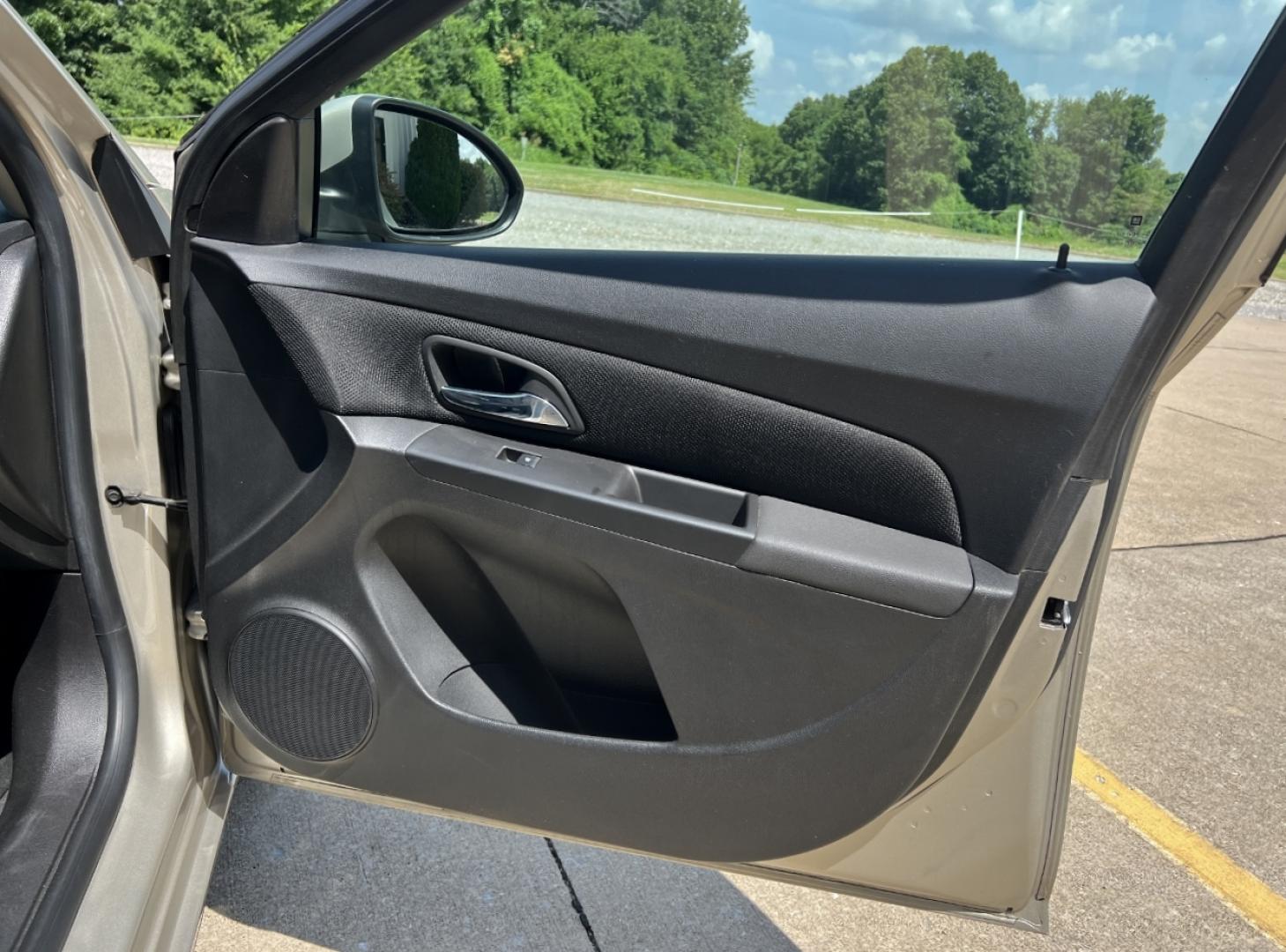 2014 GOLD /Black Cloth Chevrolet Cruze 1LT Auto (1G1PC5SB4E7) with an 1.4L 4 Cyl. Turbo engine, Automatic transmission, located at 2990 Old Orchard Rd., Jackson, MO, 63755, 37.354214, -89.612106 - 2014 Chevrolet Cruze LT Only 78xxx miles Front Wheel Drive 1.4L 4 Cyl. Automatic Power Driver Seat Remote Start Cruise Power Windows/Locks/Mirrors We have financing available and we accept trades! Fill out a credit application on our website or come by today! If you have any questions, giv - Photo#13