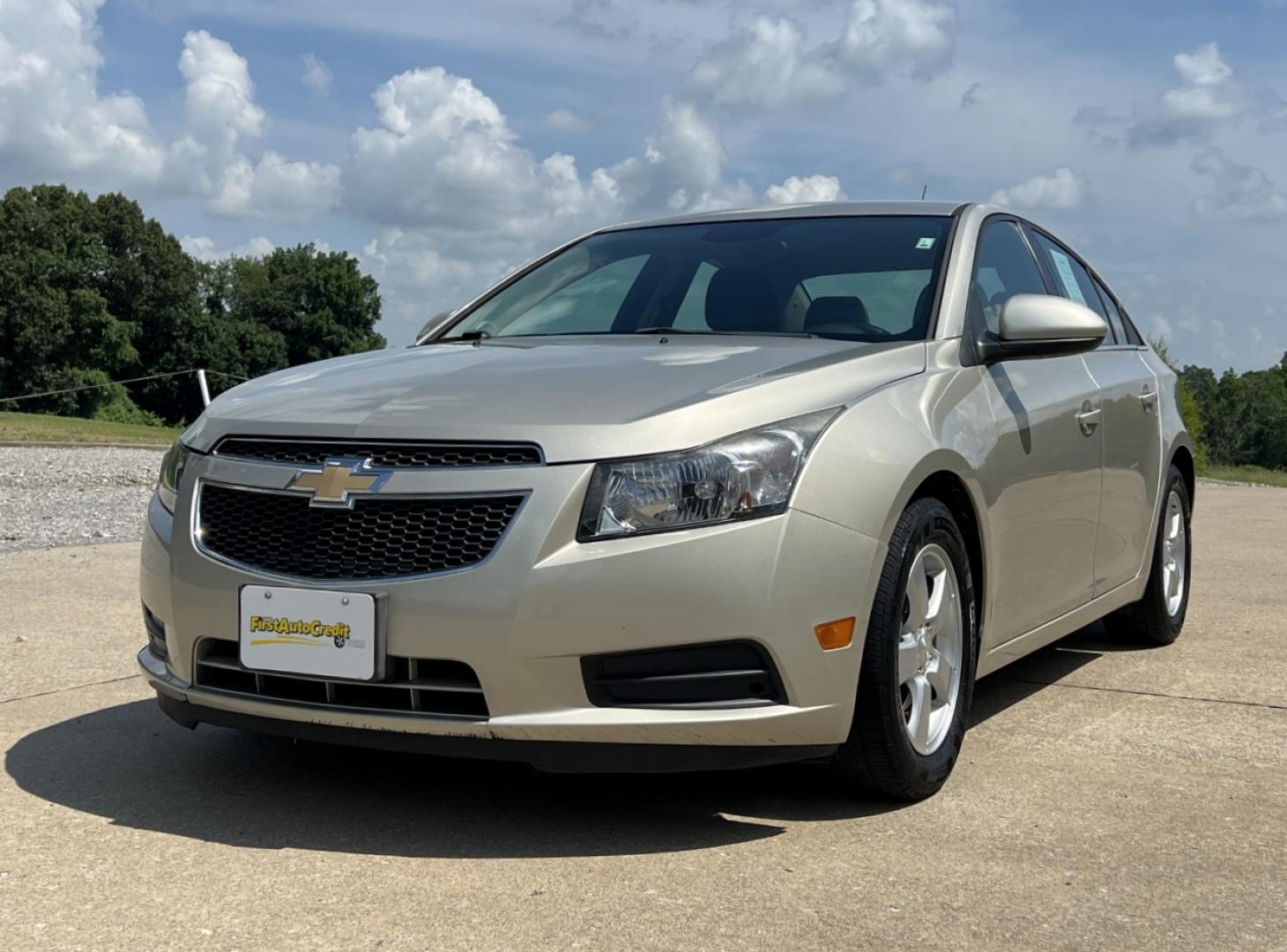 2014 GOLD /Black Cloth Chevrolet Cruze 1LT Auto (1G1PC5SB4E7) with an 1.4L 4 Cyl. Turbo engine, Automatic transmission, located at 2990 Old Orchard Rd., Jackson, MO, 63755, 37.354214, -89.612106 - 2014 Chevrolet Cruze LT Only 78xxx miles Front Wheel Drive 1.4L 4 Cyl. Automatic Power Driver Seat Remote Start Cruise Power Windows/Locks/Mirrors We have financing available and we accept trades! Fill out a credit application on our website or come by today! If you have any questions, giv - Photo#4