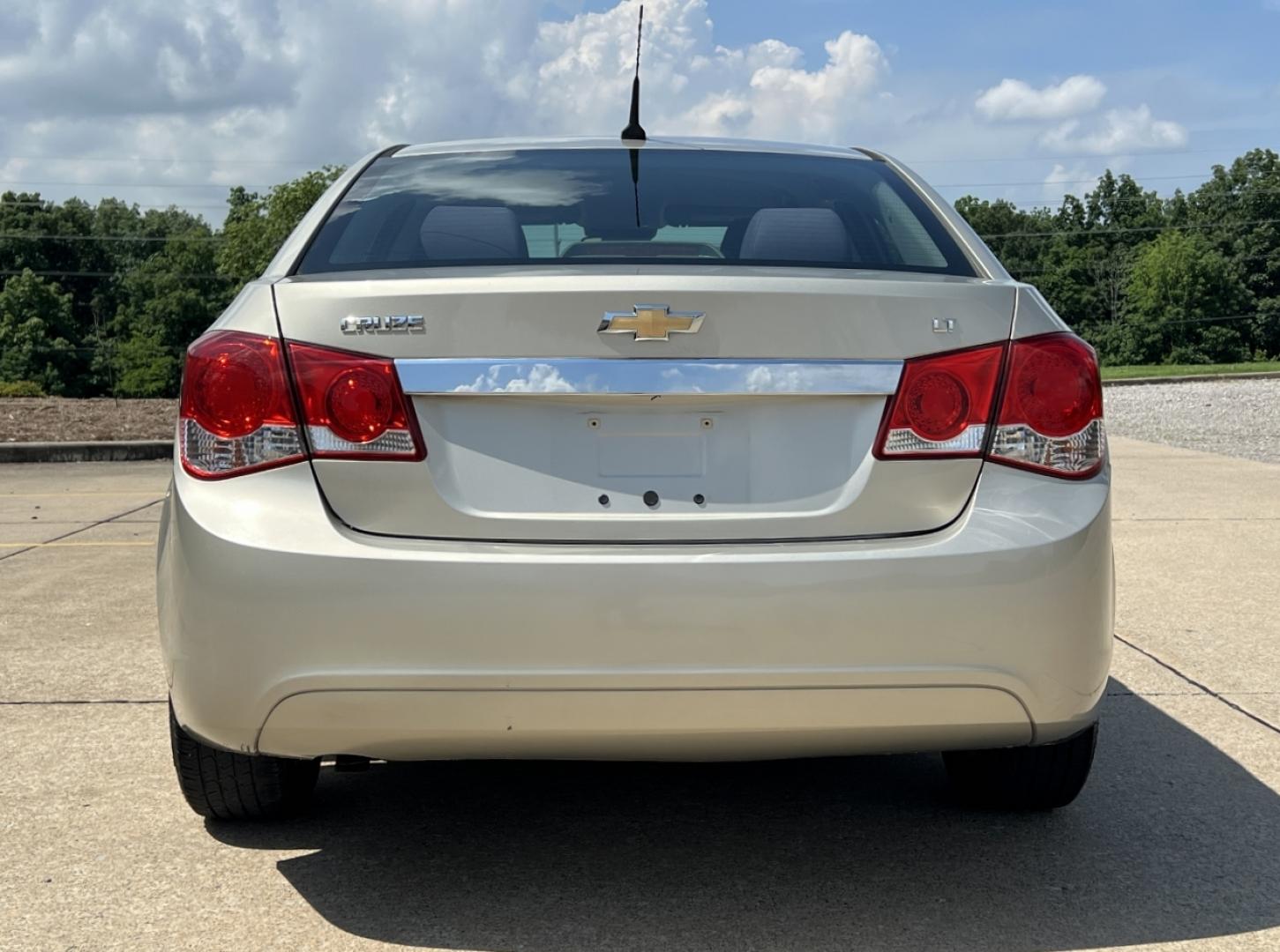 2014 GOLD /Black Cloth Chevrolet Cruze 1LT Auto (1G1PC5SB4E7) with an 1.4L 4 Cyl. Turbo engine, Automatic transmission, located at 2990 Old Orchard Rd., Jackson, MO, 63755, 37.354214, -89.612106 - 2014 Chevrolet Cruze LT Only 78xxx miles Front Wheel Drive 1.4L 4 Cyl. Automatic Power Driver Seat Remote Start Cruise Power Windows/Locks/Mirrors We have financing available and we accept trades! Fill out a credit application on our website or come by today! If you have any questions, giv - Photo#9